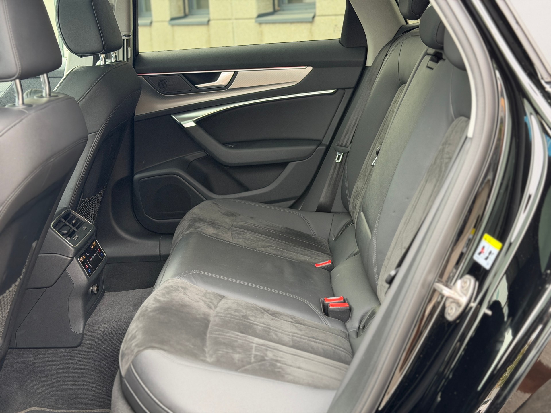 AUDI A6 Avant 40 TDI Sport Attraction quattro S-tronic-image-19