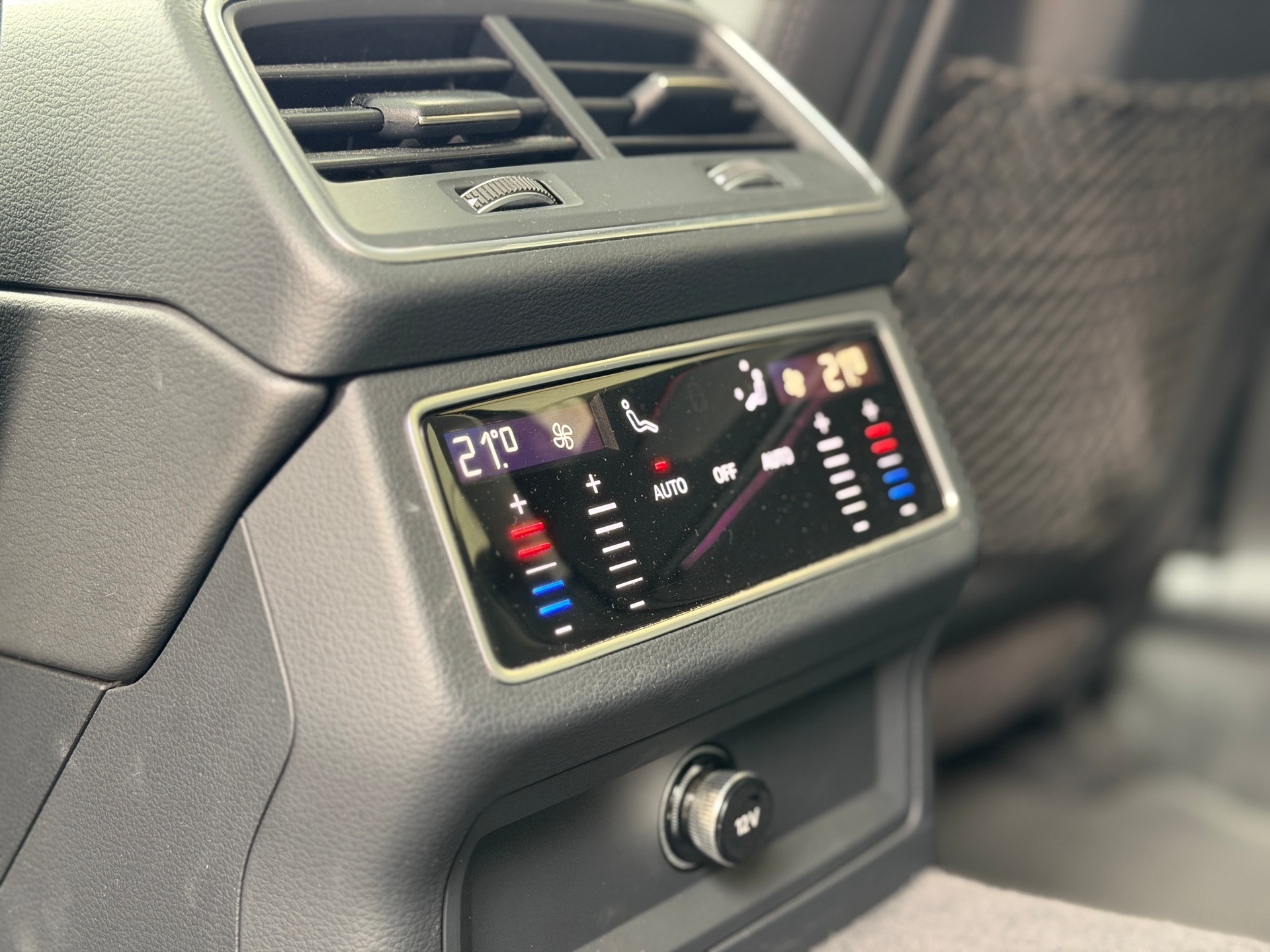 AUDI A6 Avant 40 TDI Sport Attraction quattro S-tronic-image-23