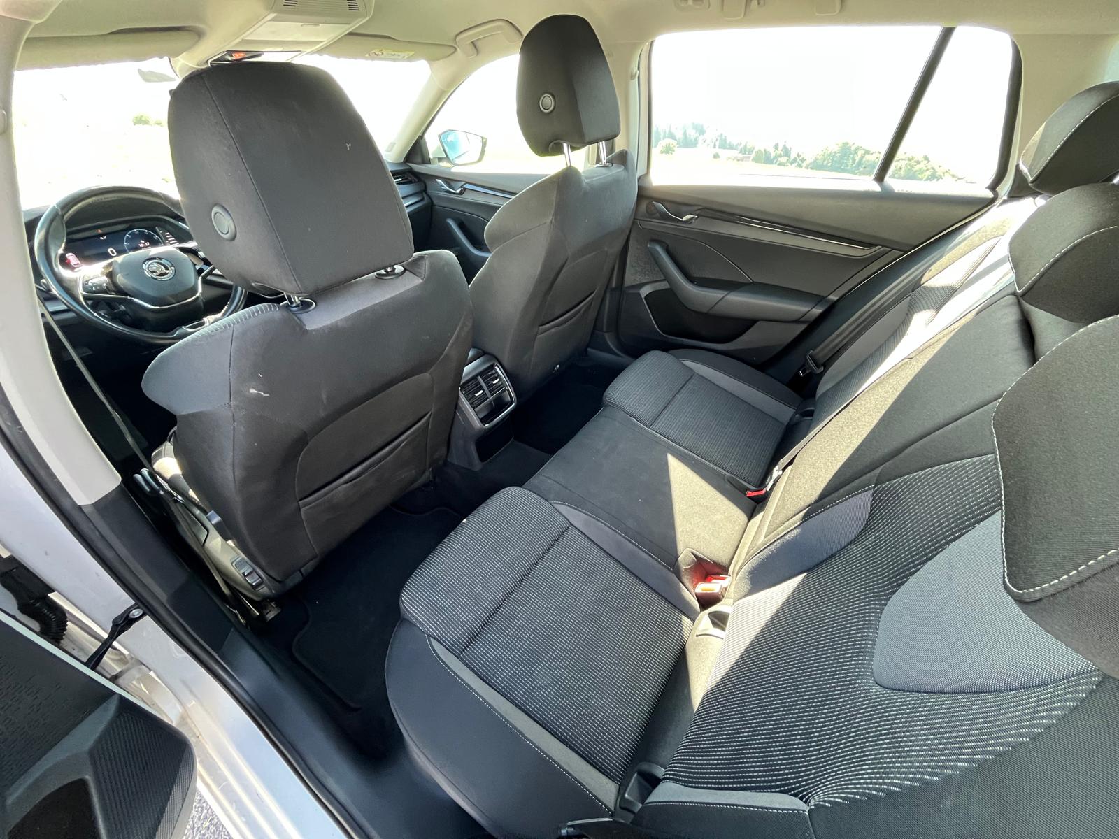 SKODA Octavia Combi 2.0 TDI DSG Ambition 4x4-image-6
