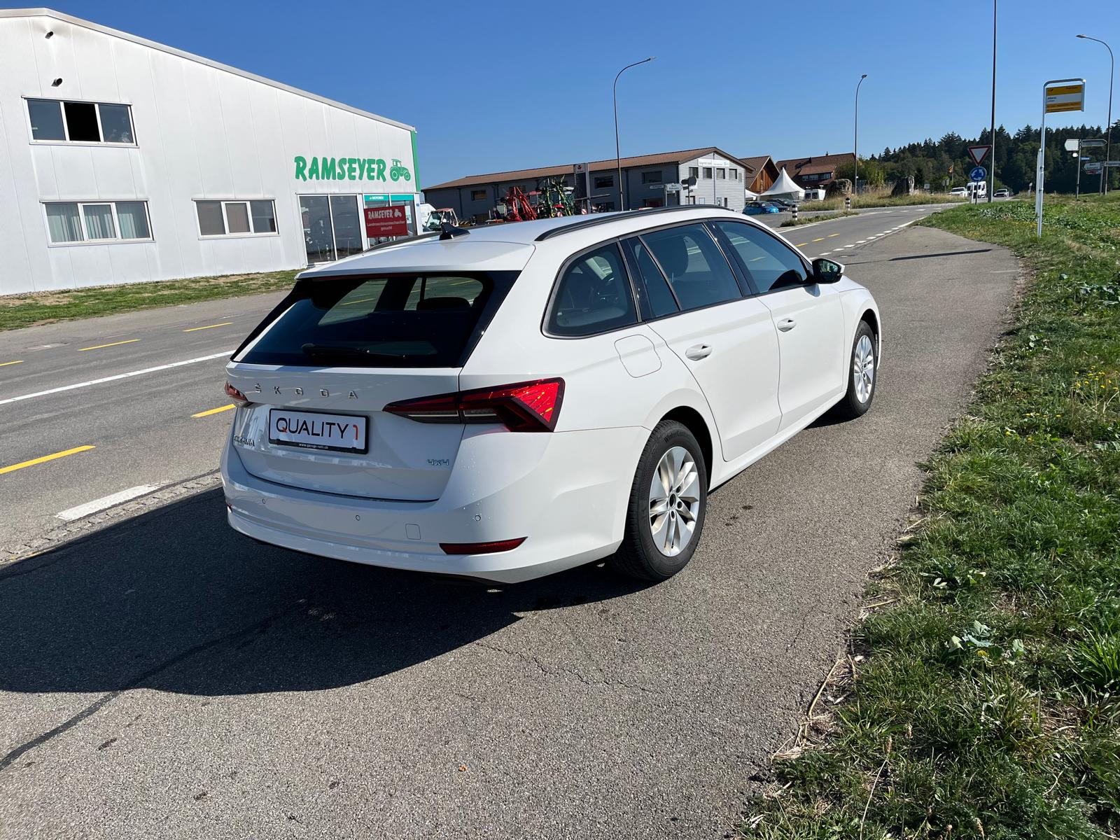 SKODA Octavia Combi 2.0 TDI DSG Ambition 4x4-image-3