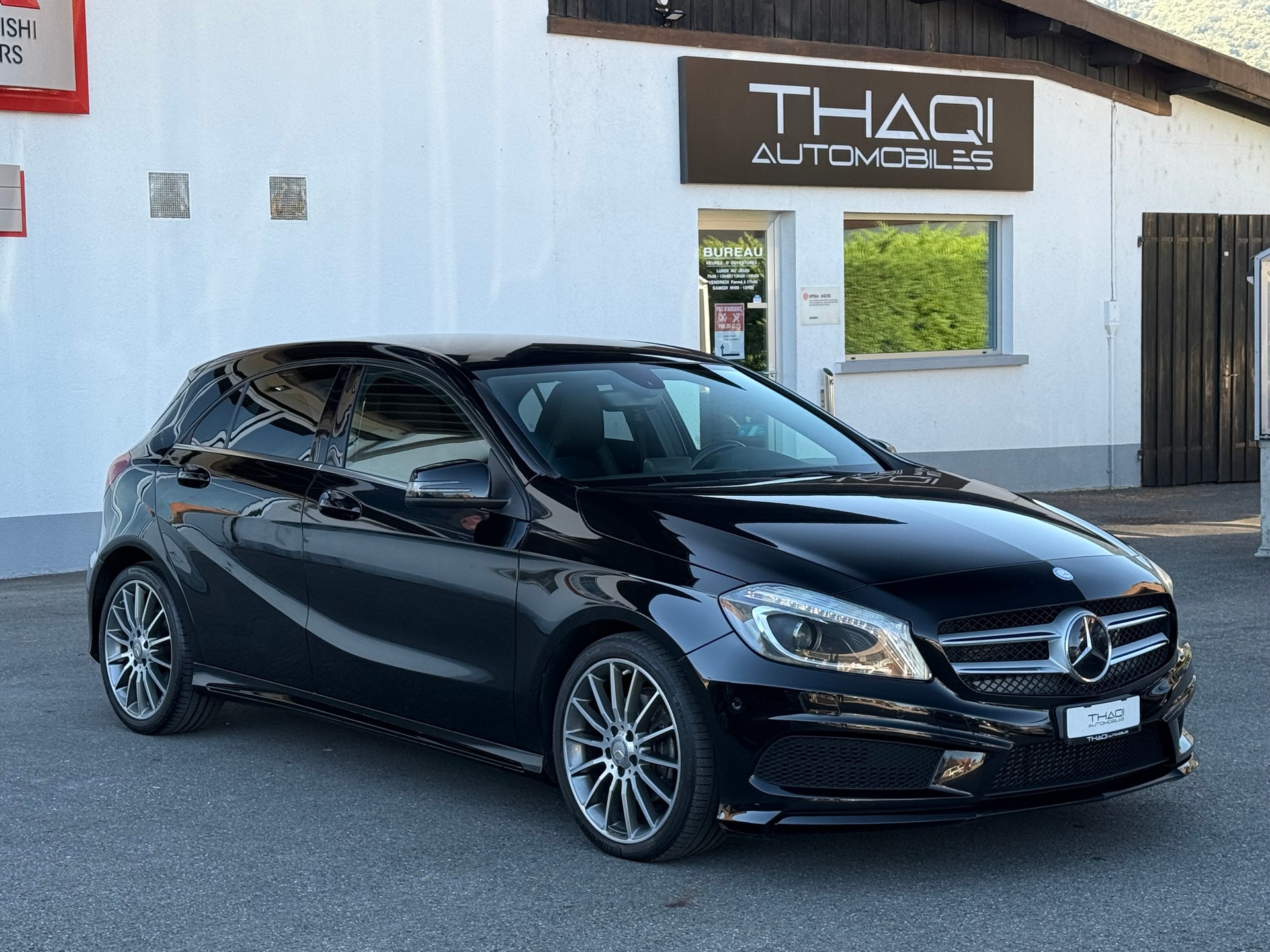 MERCEDES-BENZ A 200 AMG Line 7G-DCT-image-12