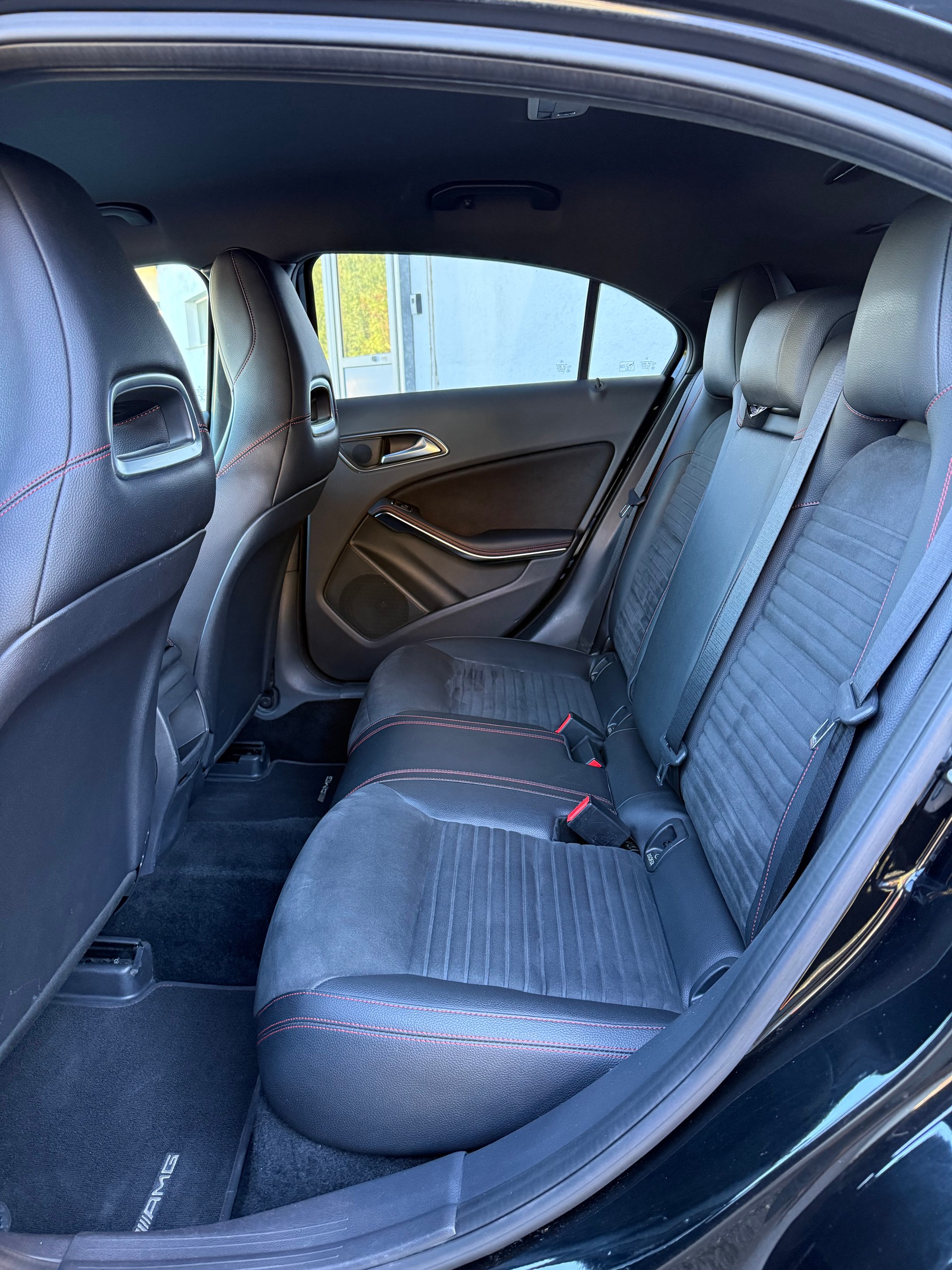 MERCEDES-BENZ A 200 AMG Line 7G-DCT-image-19