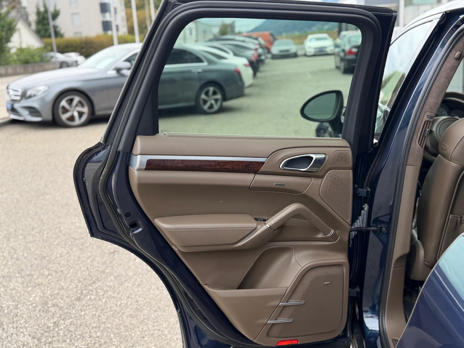 PORSCHE Cayenne S-image-10