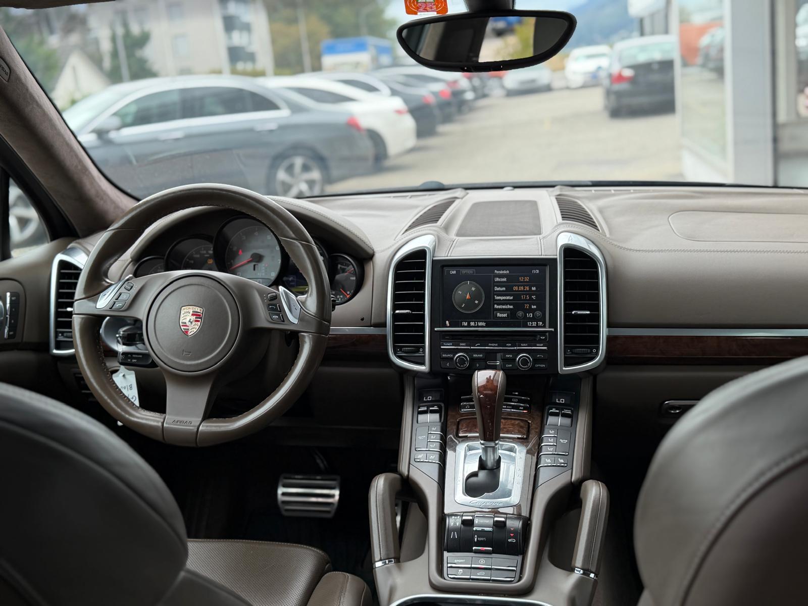 PORSCHE Cayenne S-image-9