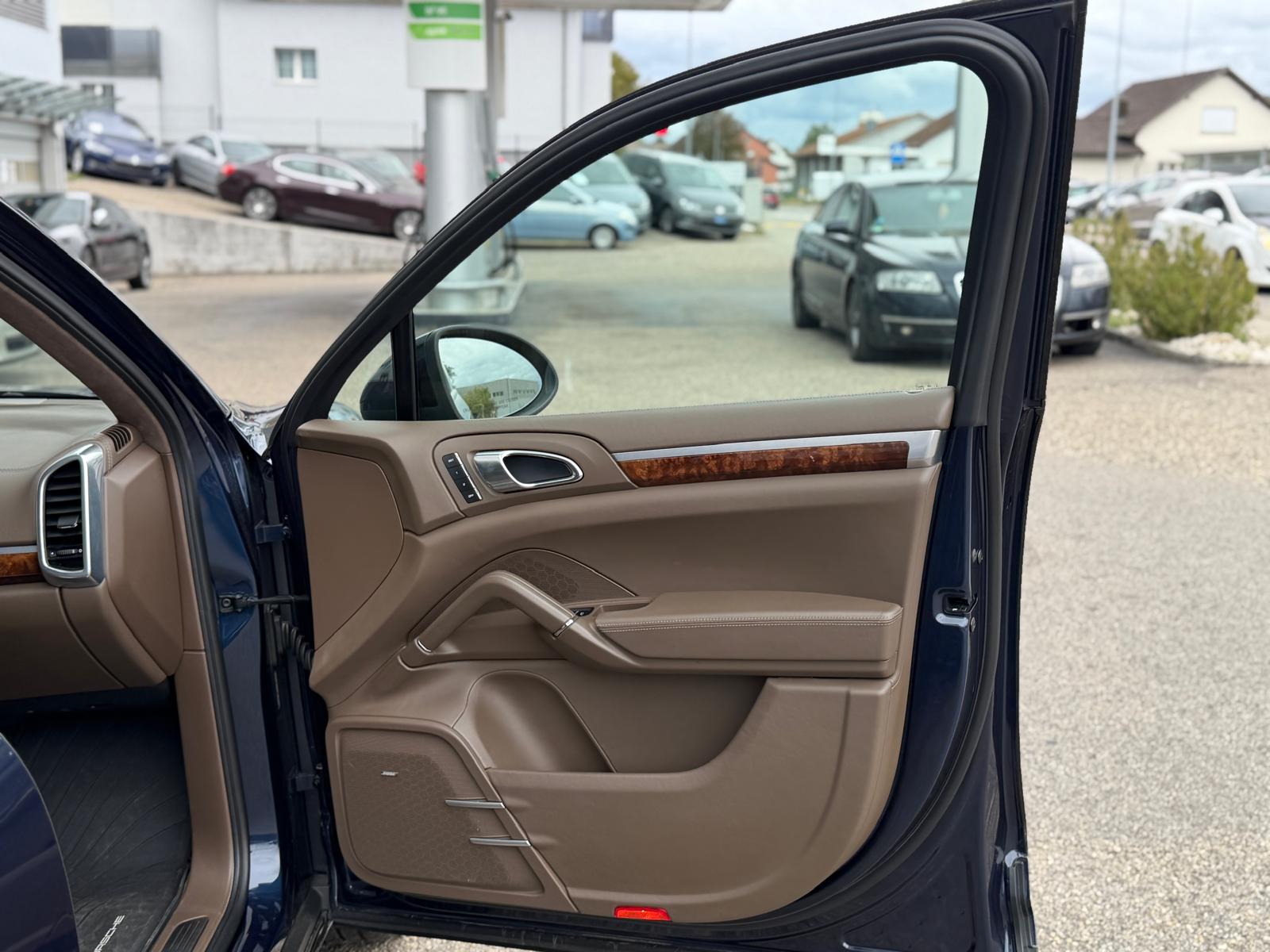 PORSCHE Cayenne S-image-12