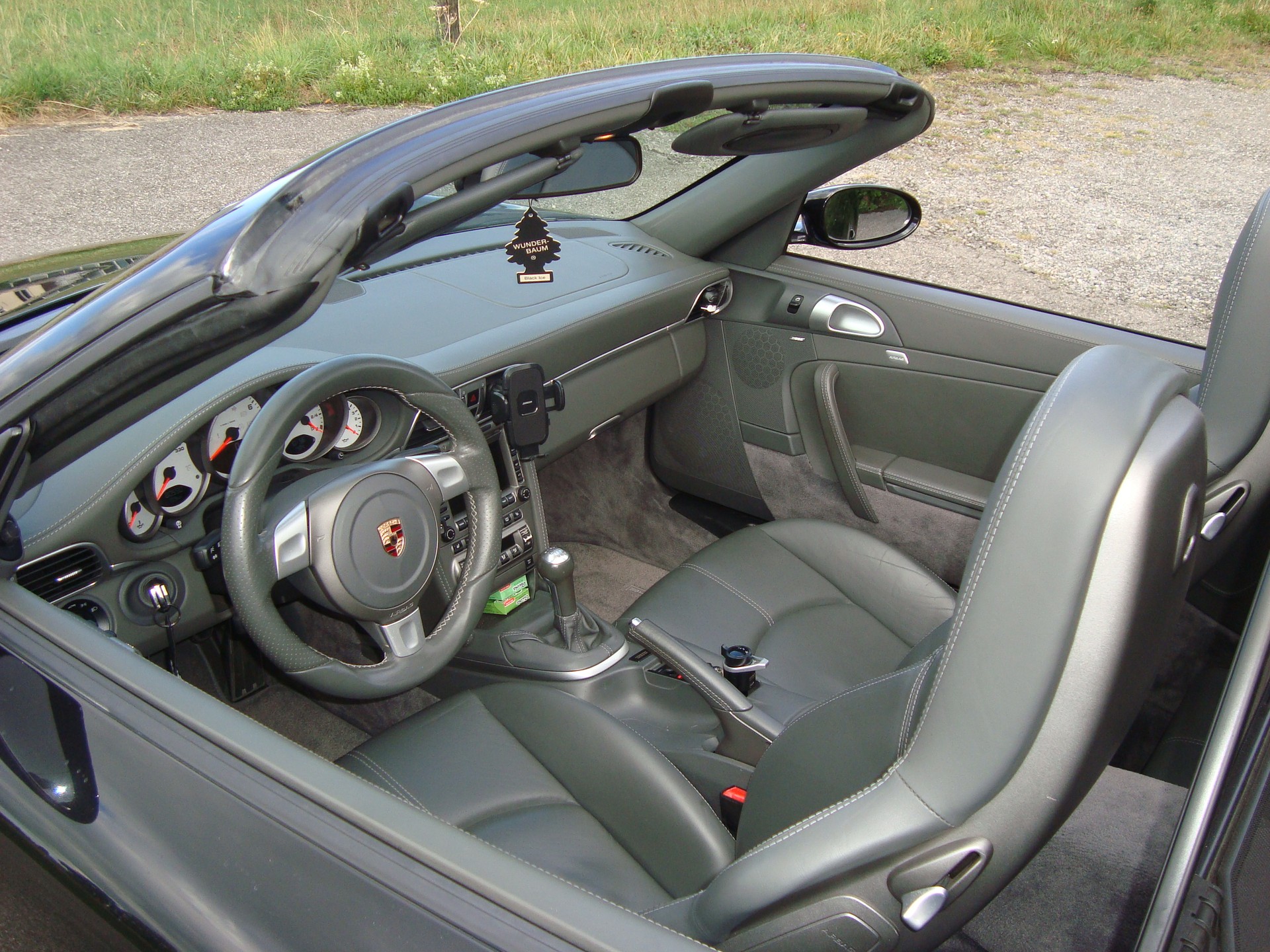 PORSCHE 911 Cabrio Carrera S-image-9