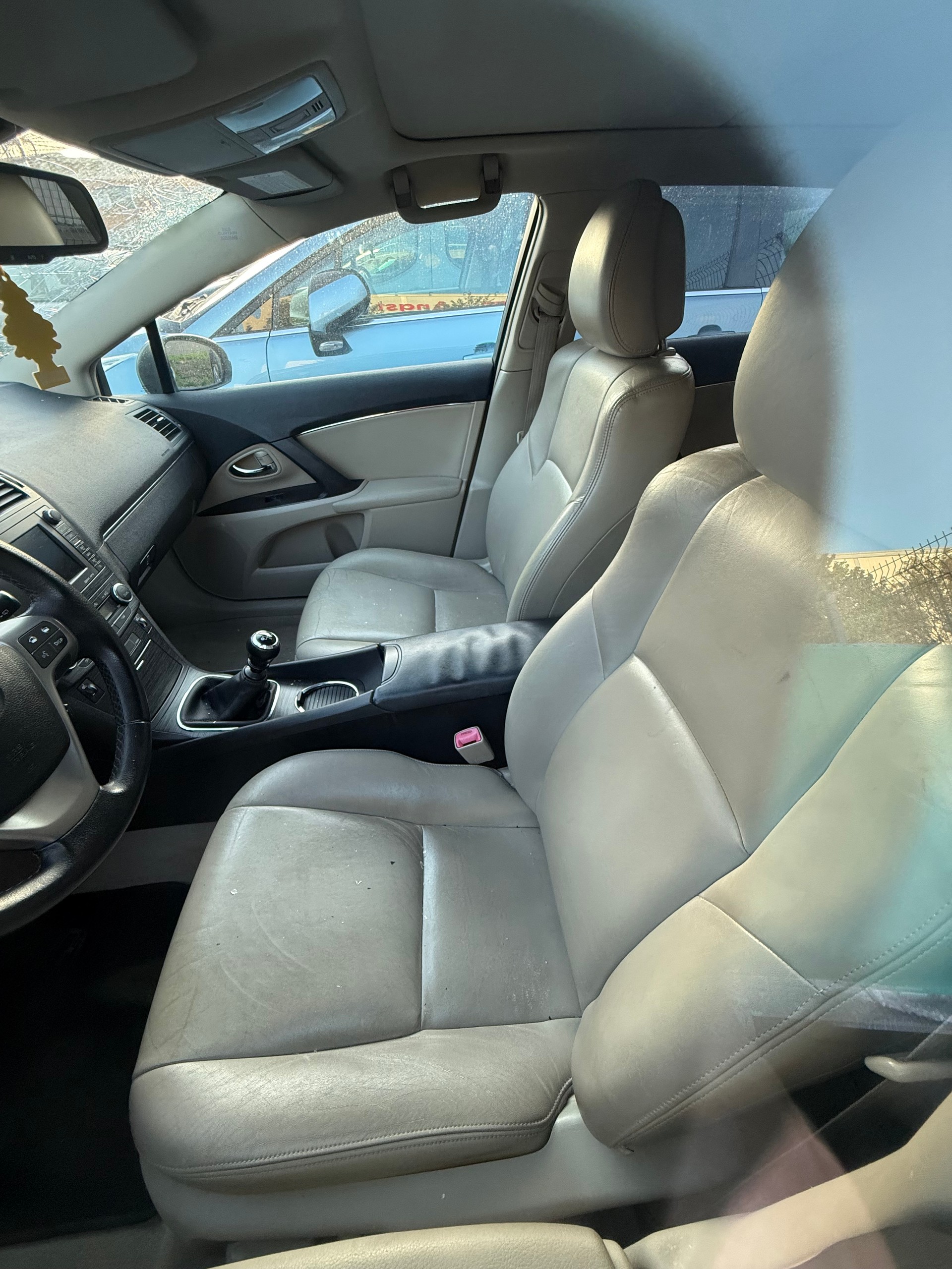 TOYOTA Avensis Sportswagon 2.2D-CAT Linea Sol Premium-image-4