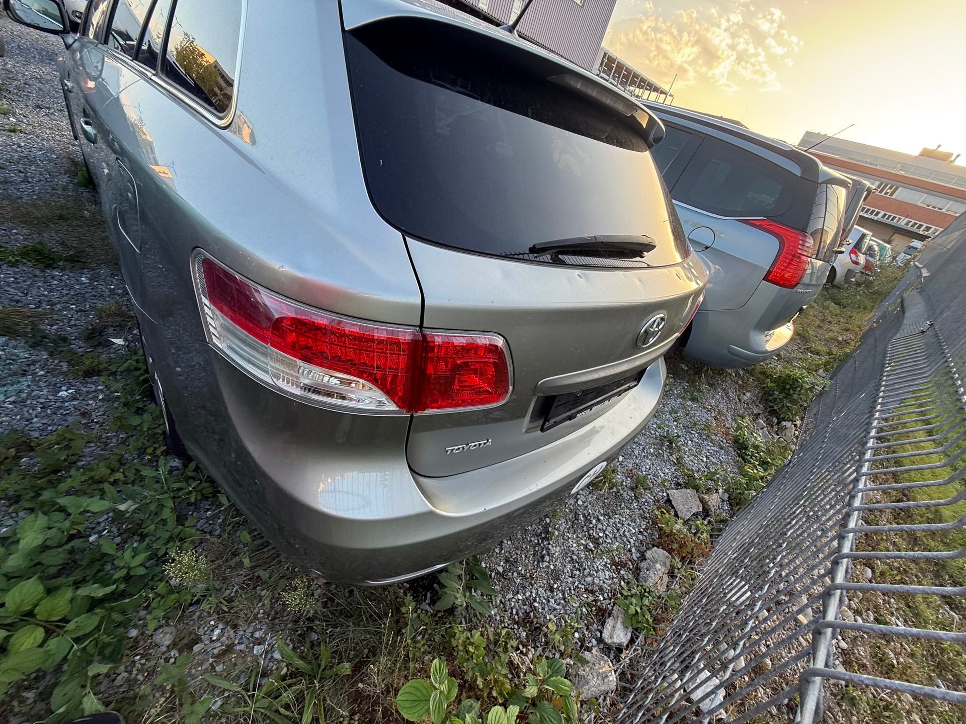TOYOTA Avensis Sportswagon 2.2D-CAT Linea Sol Premium-image-3