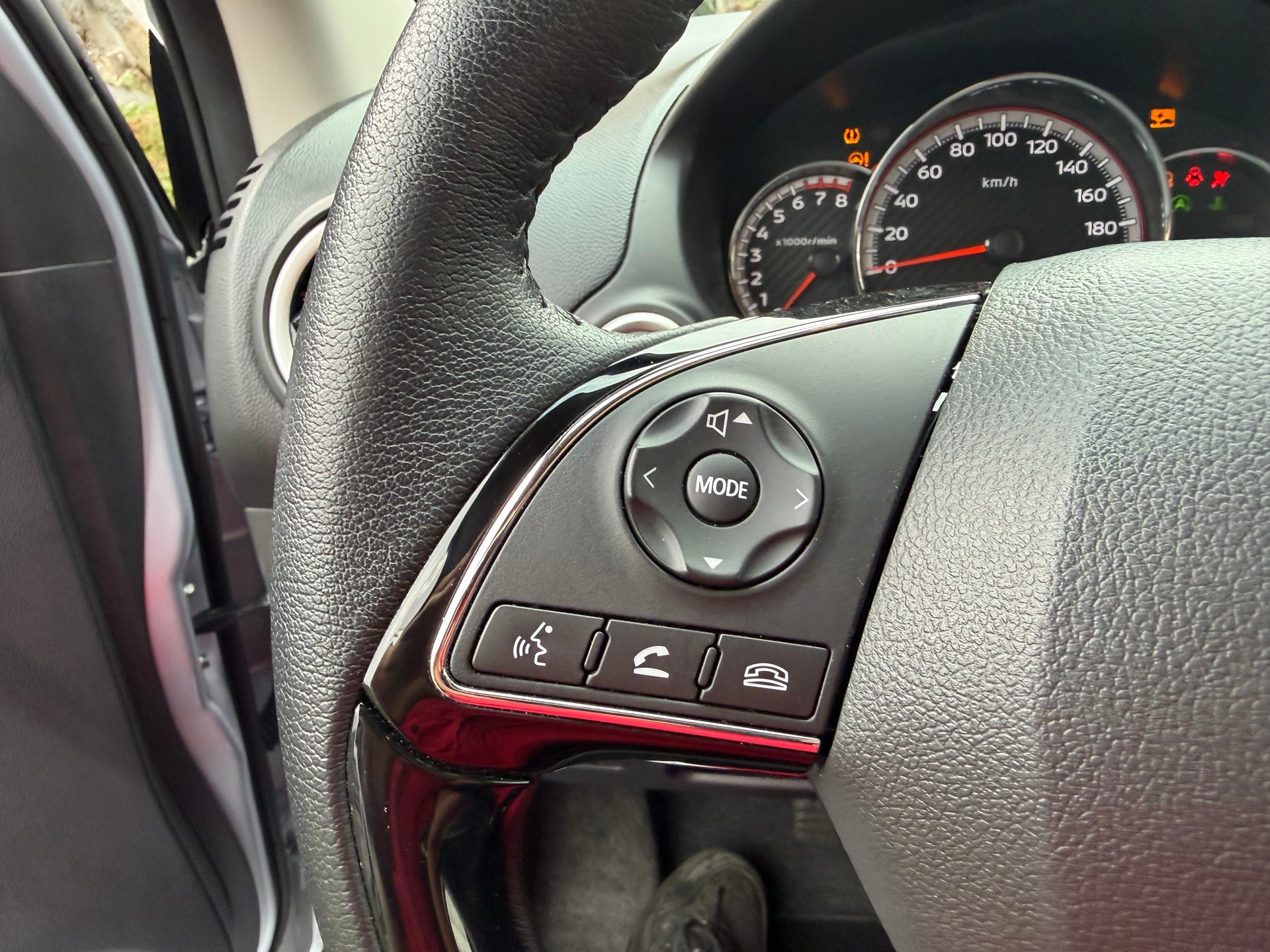 MITSUBISHI Space Star 1.2 CVT Intense+-image-12
