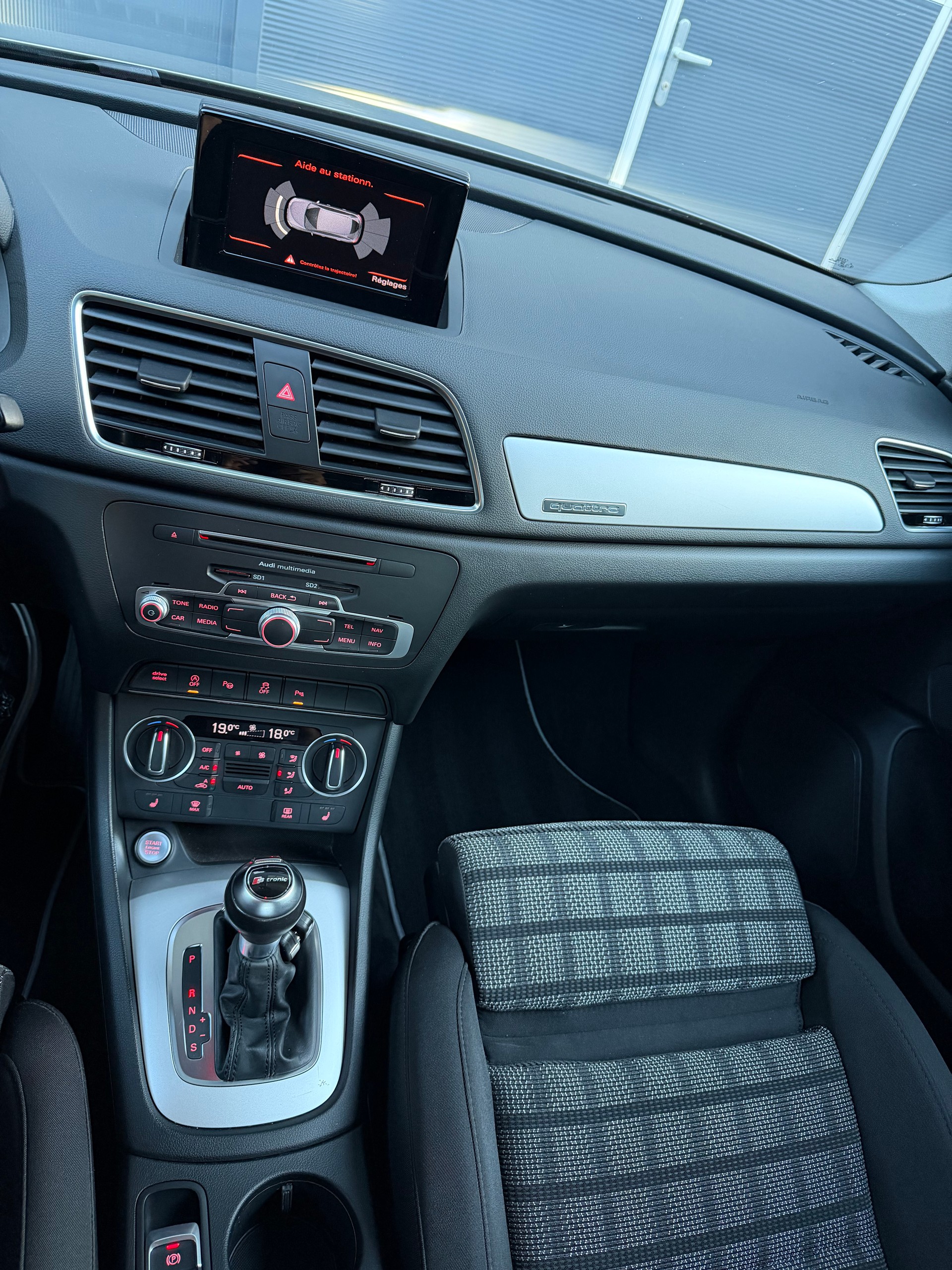 AUDI Q3 2.0 TFSI sport quattro S-tronic-image-14