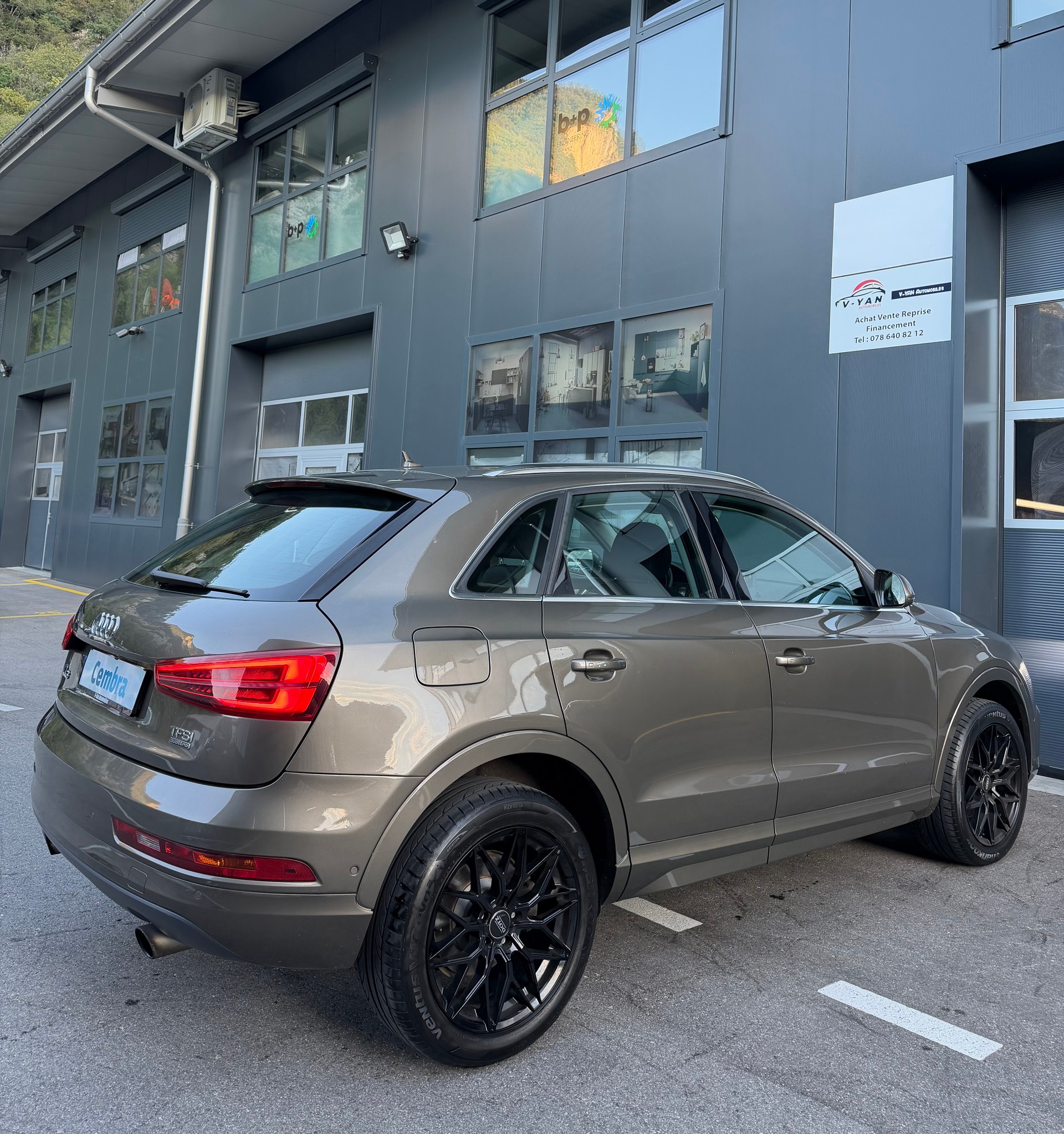AUDI Q3 2.0 TFSI sport quattro S-tronic-image-5