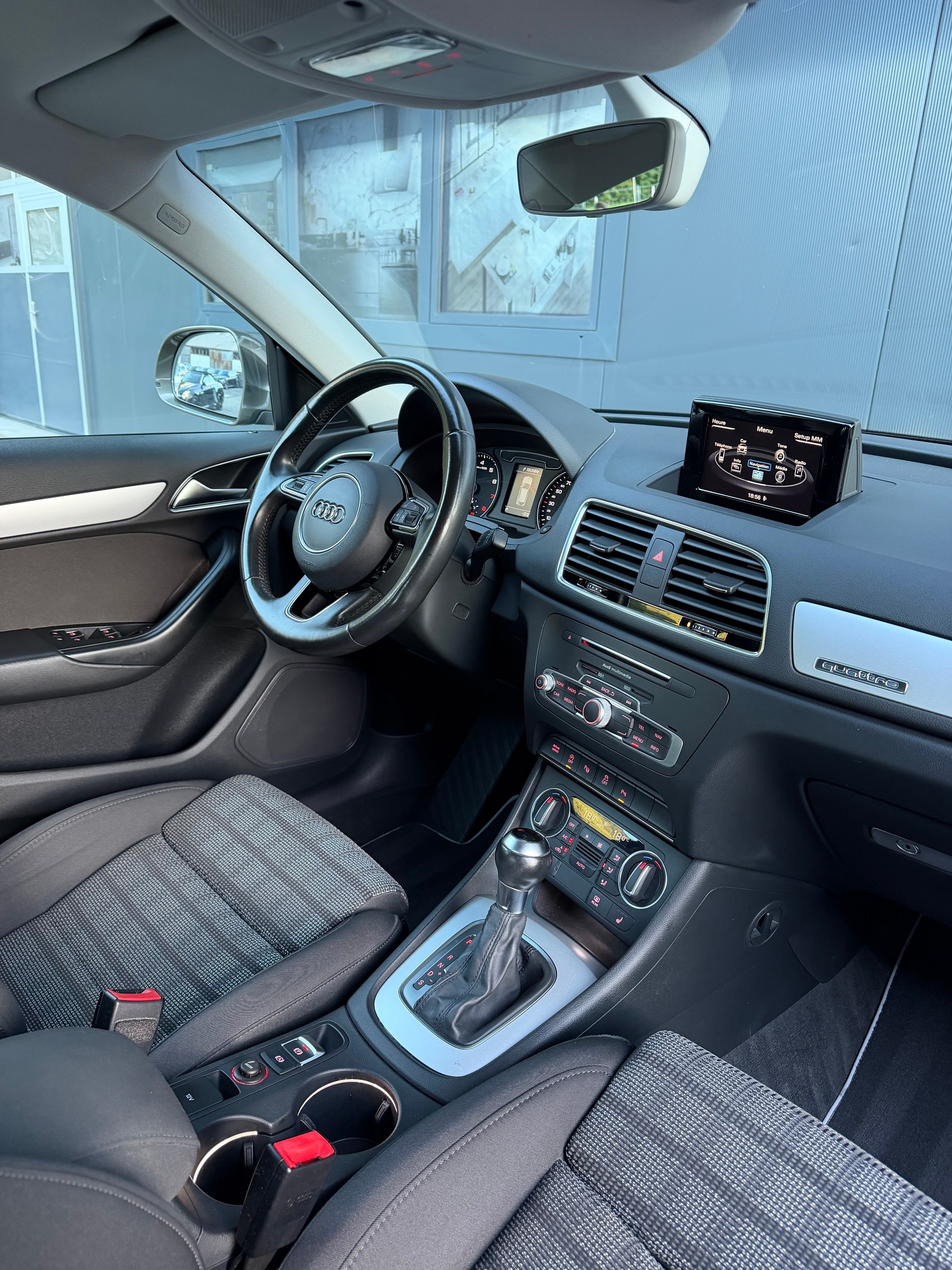 AUDI Q3 2.0 TFSI sport quattro S-tronic-image-11