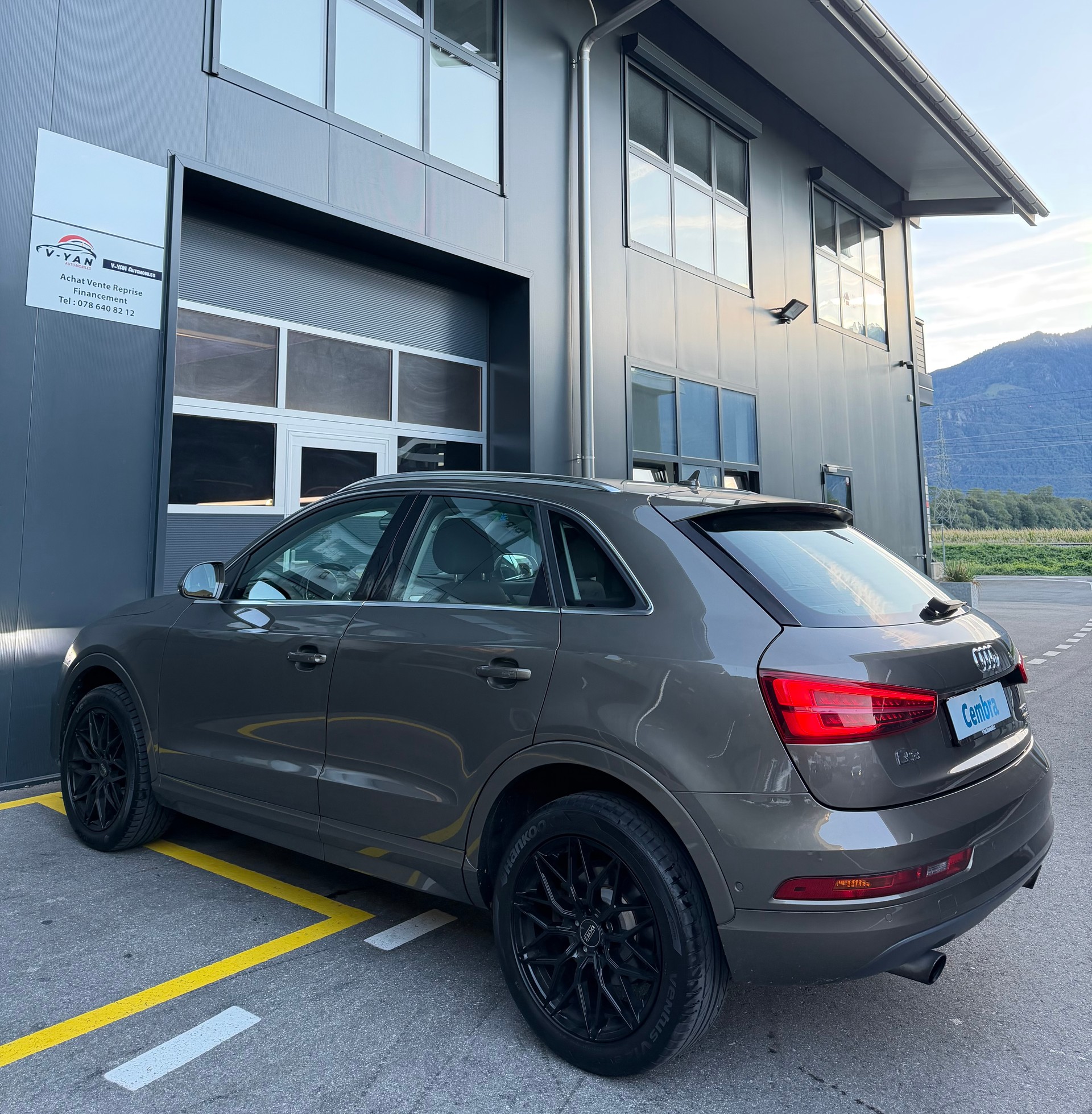 AUDI Q3 2.0 TFSI sport quattro S-tronic-image-4