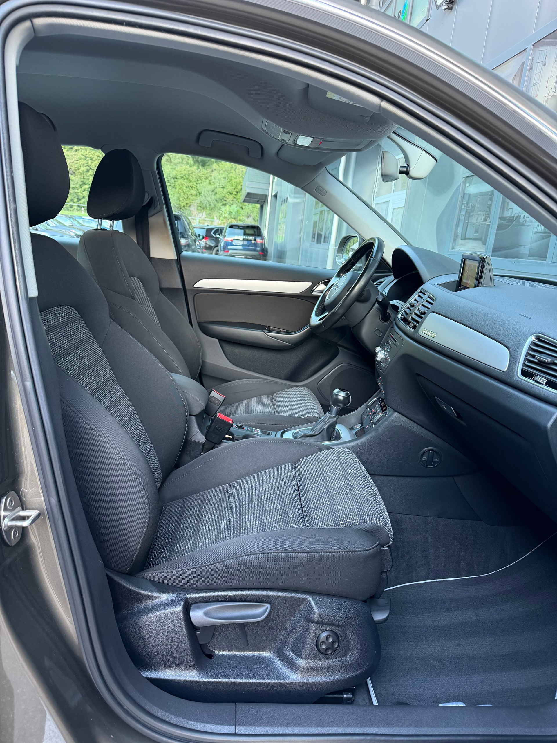 AUDI Q3 2.0 TFSI sport quattro S-tronic-image-10