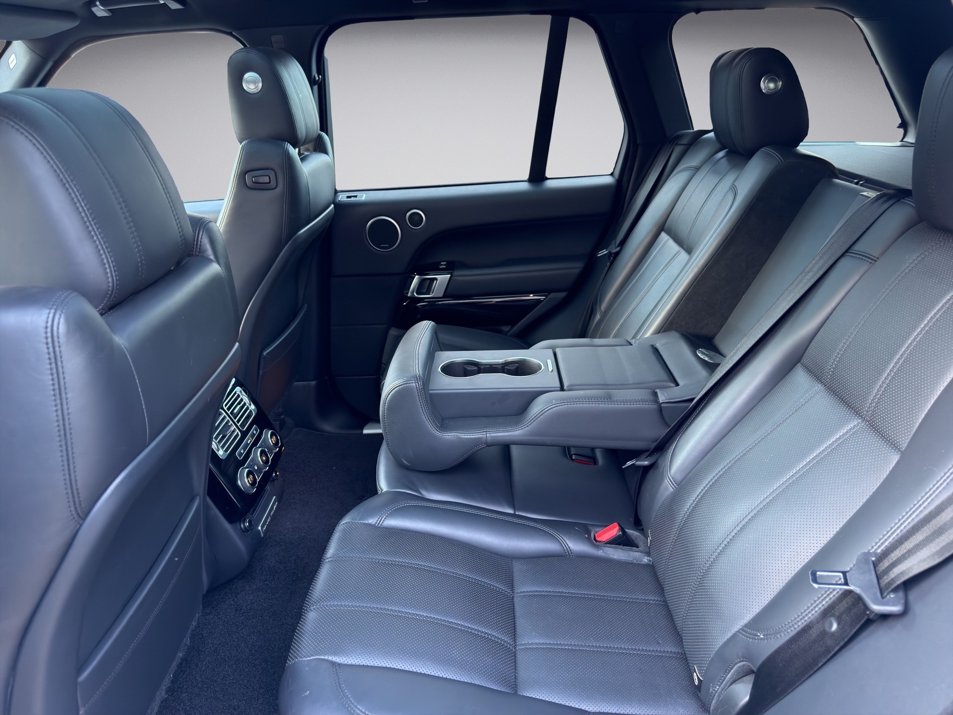LAND ROVER Range Rover 4.4 SDV8 Vogue Automatic-image-11