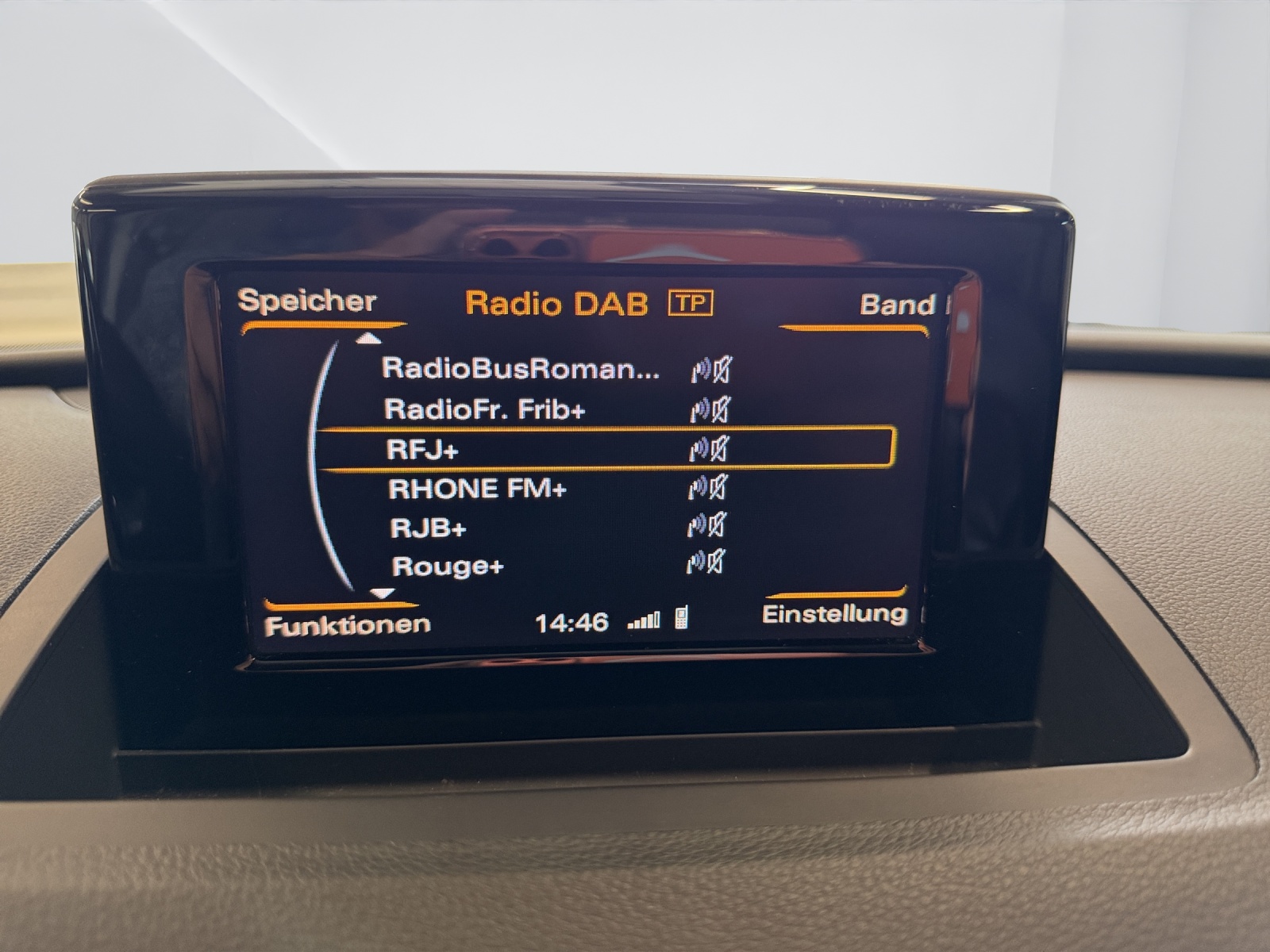 AUDI RS Q3 2.5 TFSI quattro S-tronic-image-31