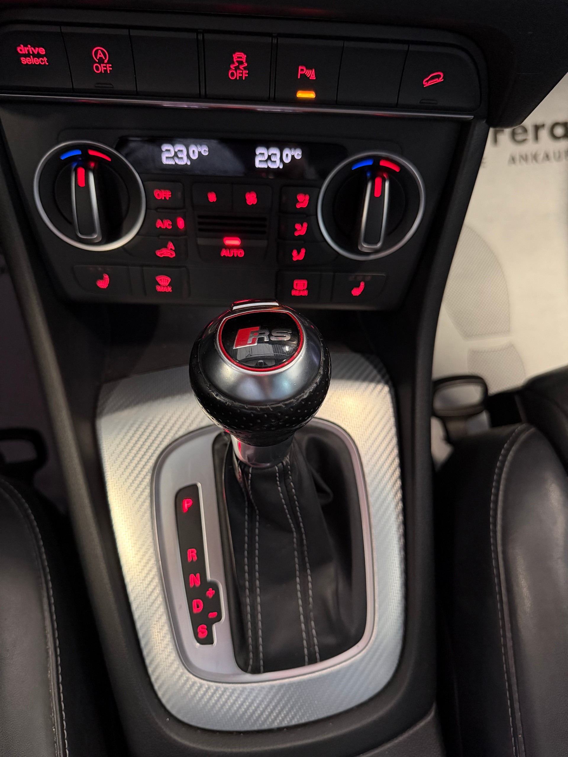 AUDI RS Q3 2.5 TFSI quattro S-tronic-image-24