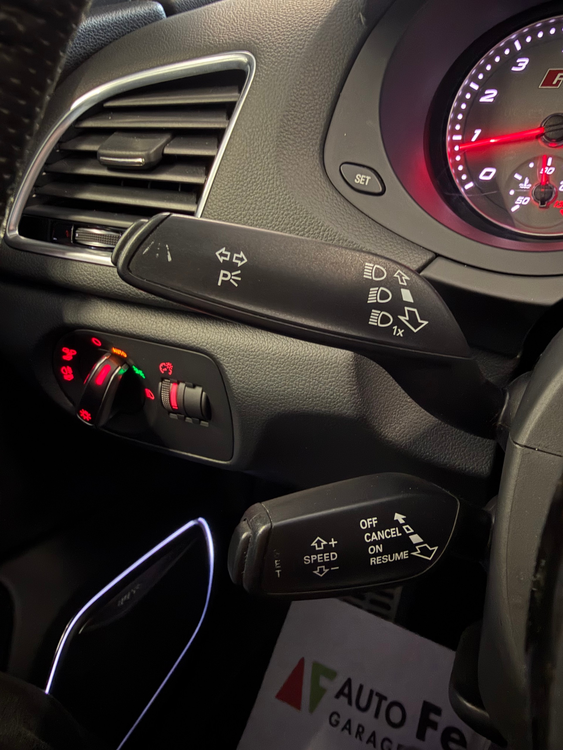 AUDI RS Q3 2.5 TFSI quattro S-tronic-image-25