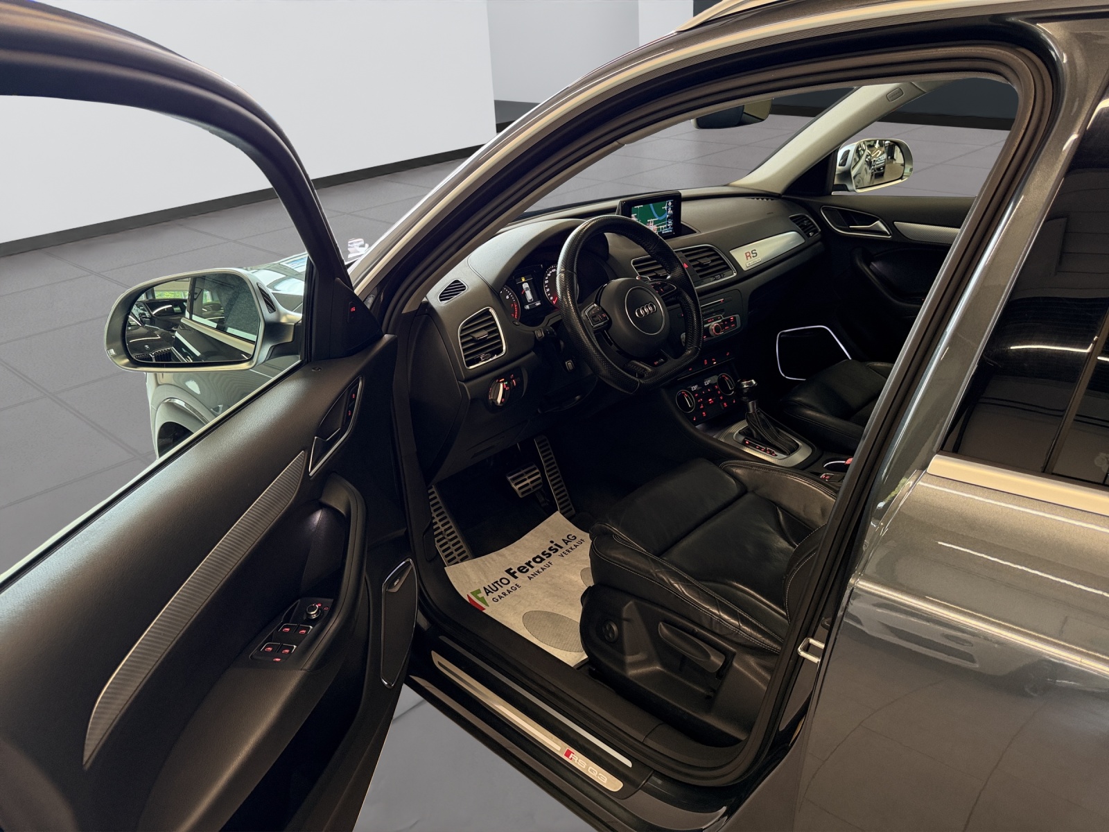 AUDI RS Q3 2.5 TFSI quattro S-tronic-image-22