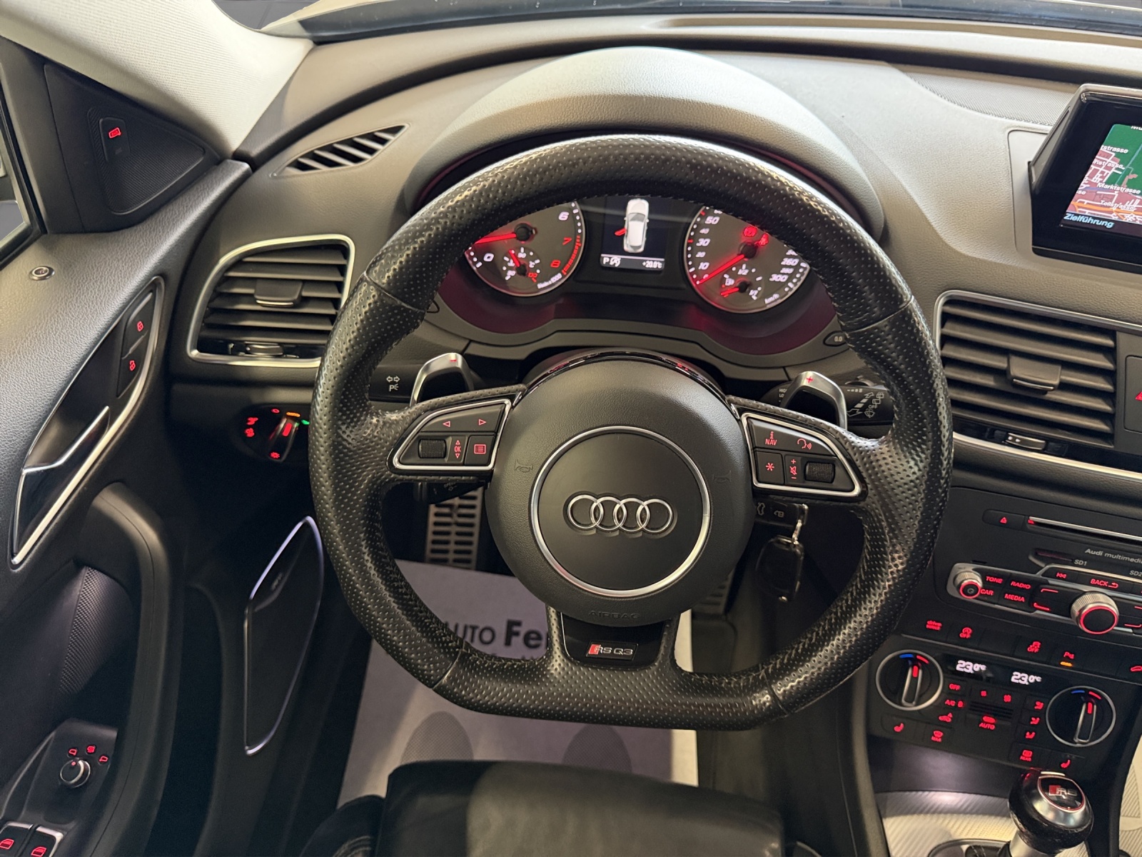 AUDI RS Q3 2.5 TFSI quattro S-tronic-image-14