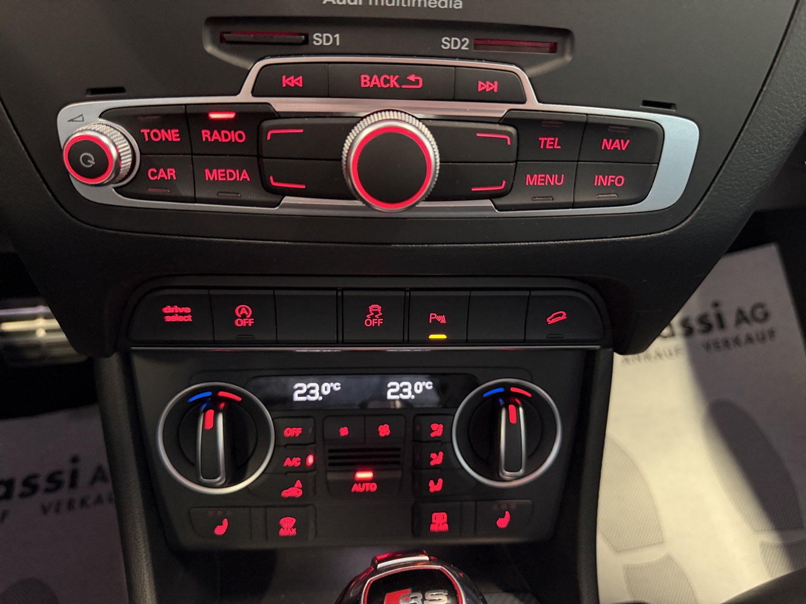 AUDI RS Q3 2.5 TFSI quattro S-tronic-image-32