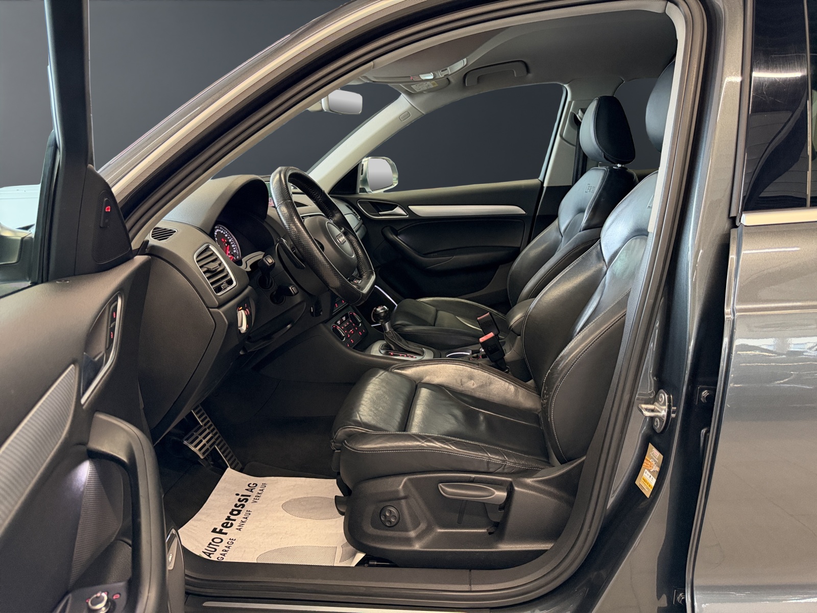 AUDI RS Q3 2.5 TFSI quattro S-tronic-image-15