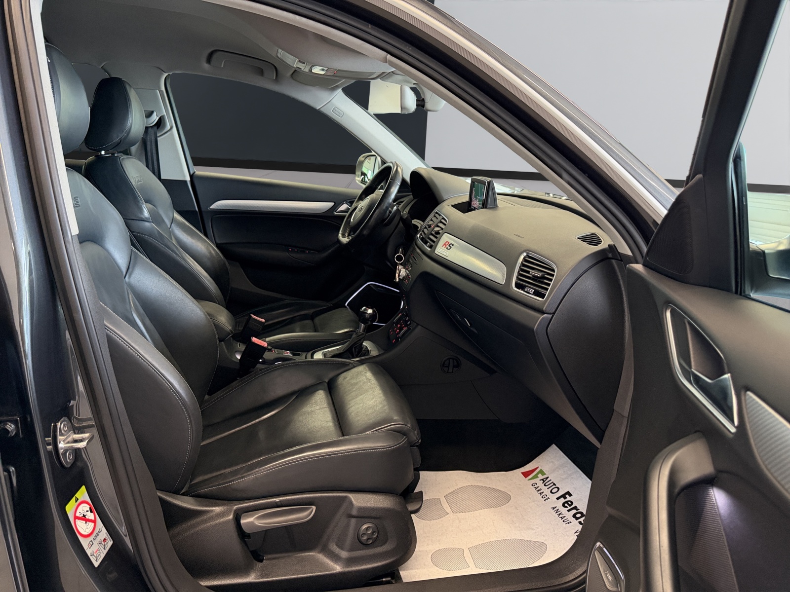 AUDI RS Q3 2.5 TFSI quattro S-tronic-image-19
