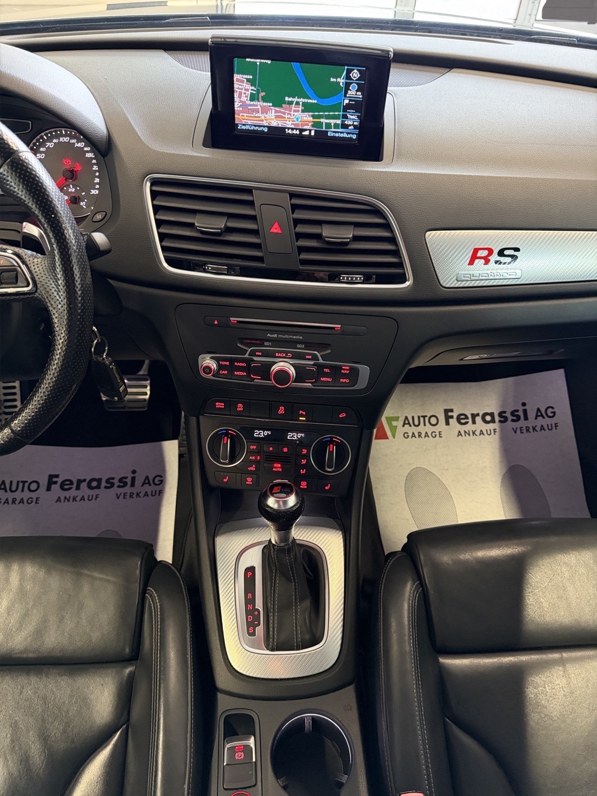 AUDI RS Q3 2.5 TFSI quattro S-tronic-image-17