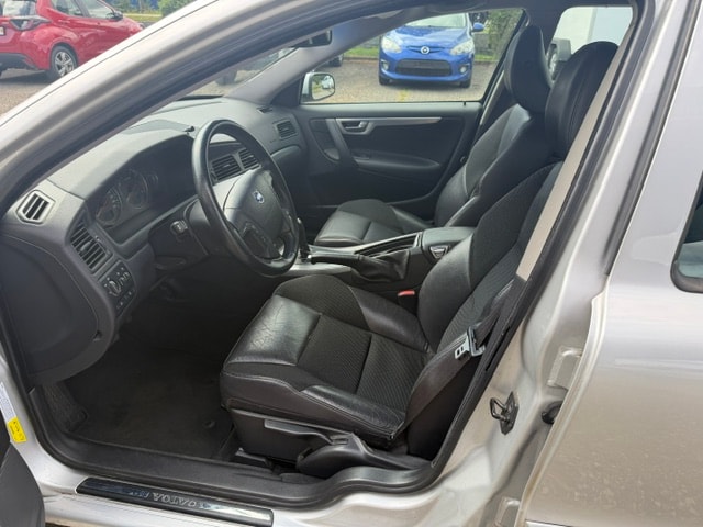 VOLVO V70-image-3