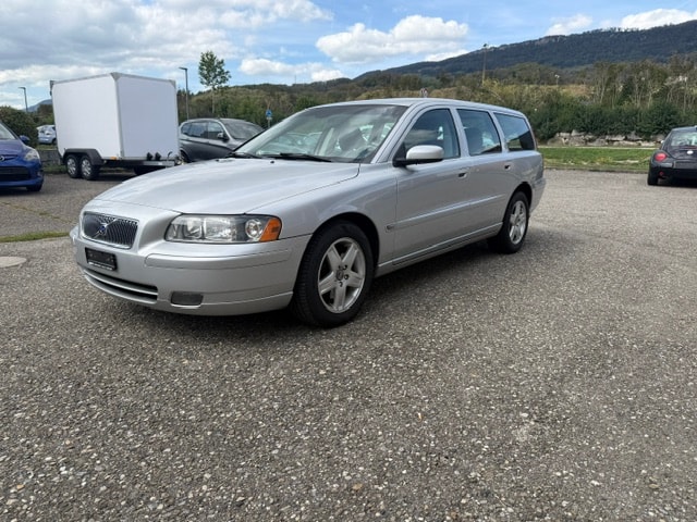 VOLVO V70-image-0
