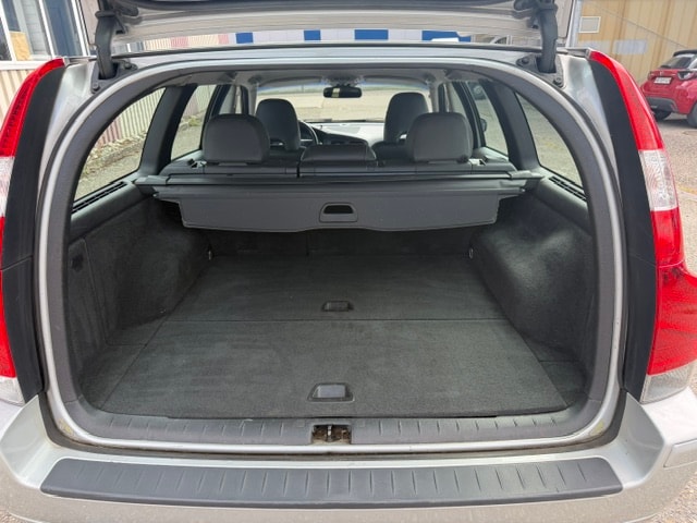 VOLVO V70-image-2