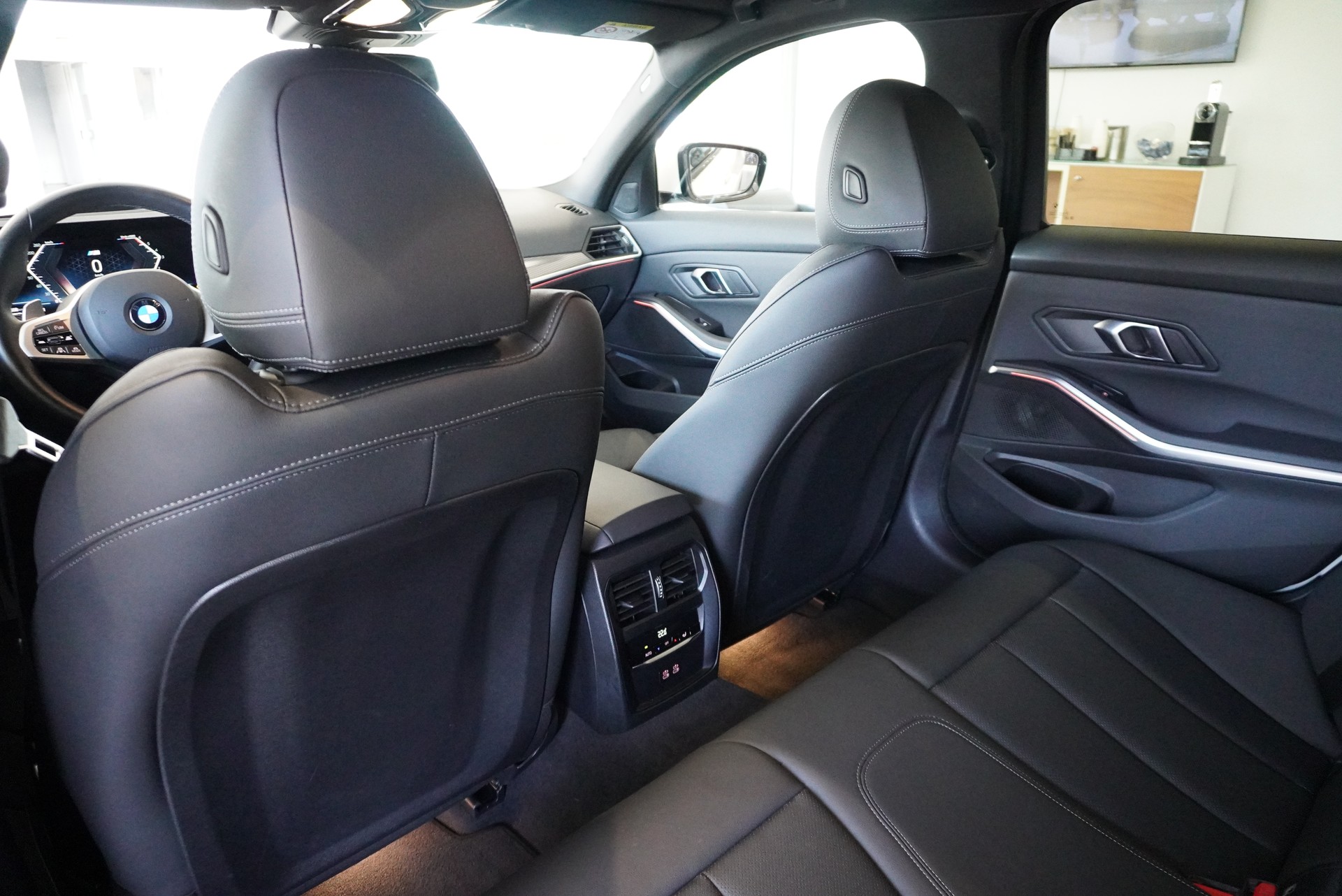 BMW 320d xDrive 48V Touring Steptronic M Sport-image-19