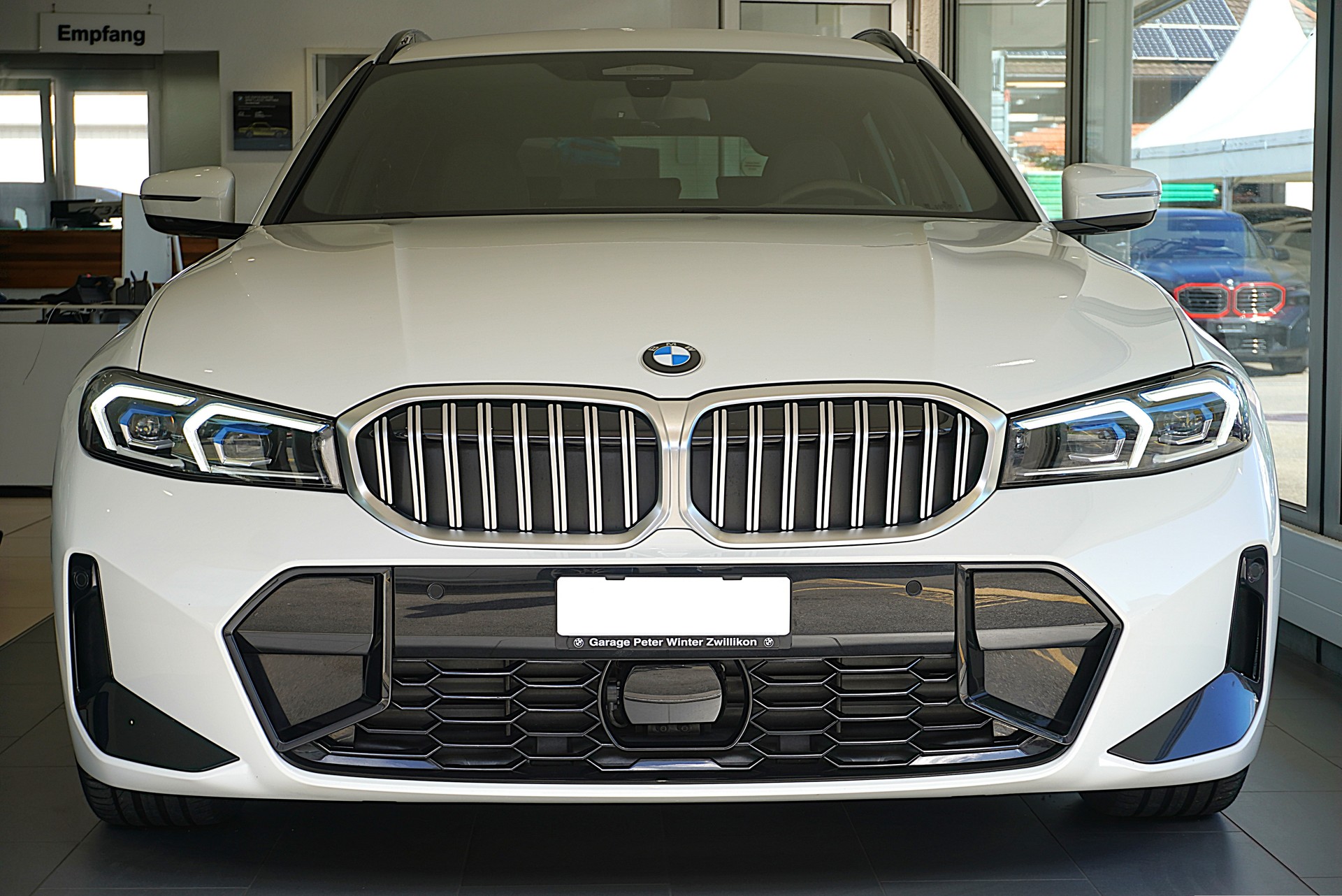 BMW 320d xDrive 48V Touring Steptronic M Sport-image-1