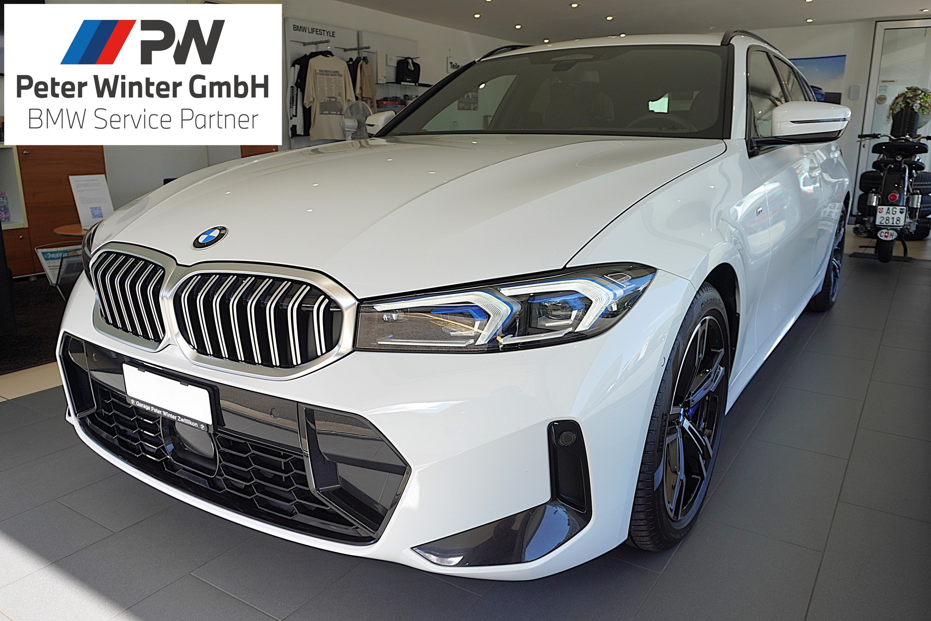 BMW 320d xDrive 48V Touring Steptronic M Sport-image-0