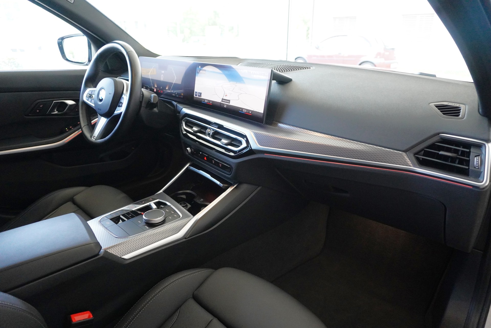 BMW 320d xDrive 48V Touring Steptronic M Sport-image-9