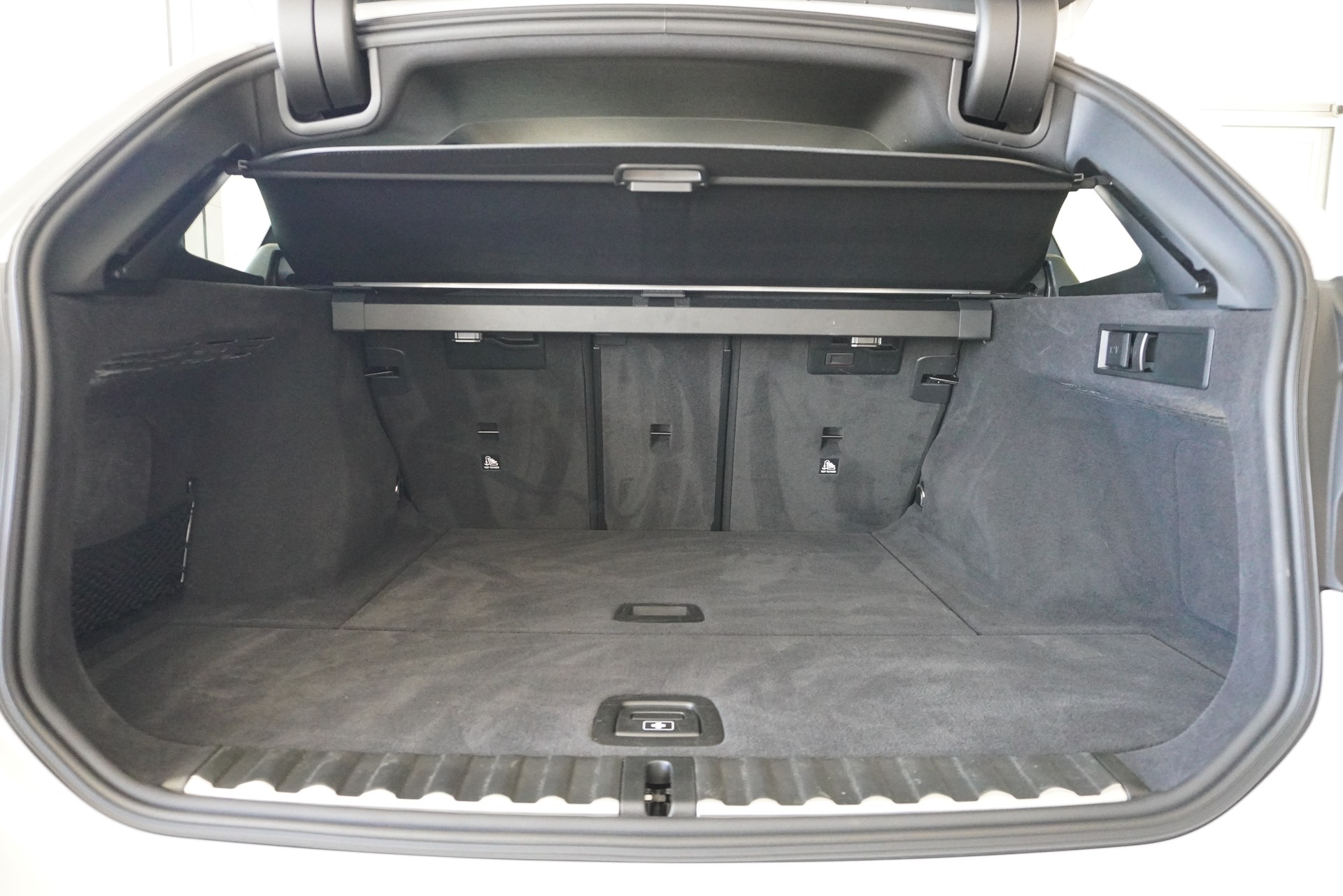 BMW 320d xDrive 48V Touring Steptronic M Sport-image-17