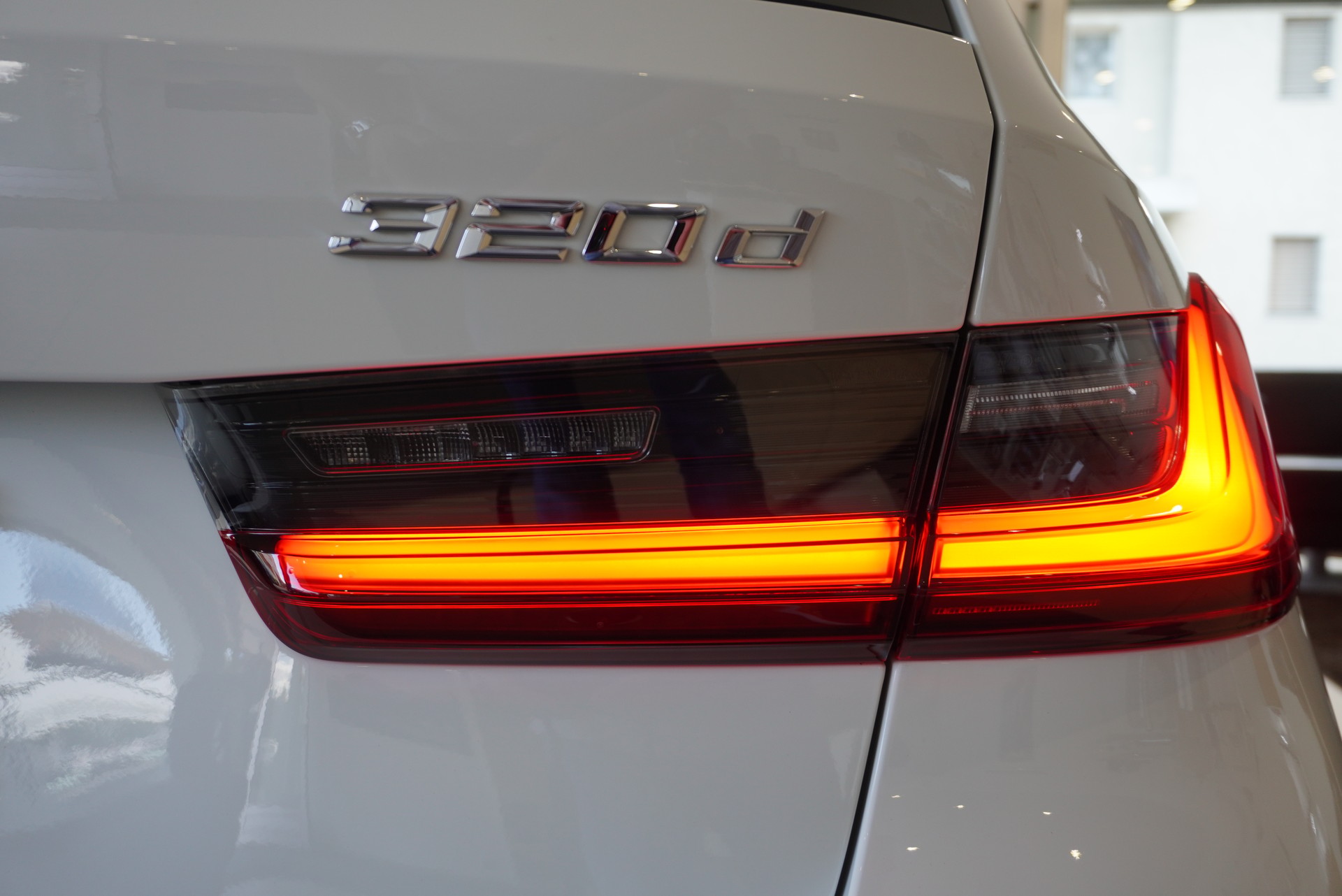 BMW 320d xDrive 48V Touring Steptronic M Sport-image-27