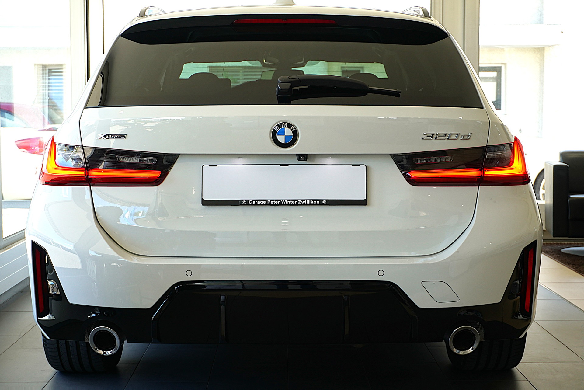 BMW 320d xDrive 48V Touring Steptronic M Sport-image-6