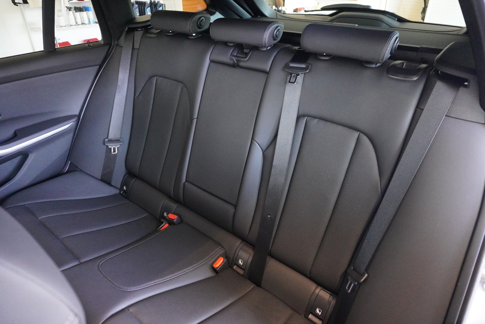 BMW 320d xDrive 48V Touring Steptronic M Sport-image-18