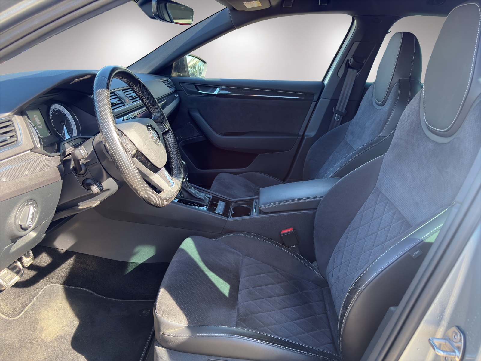 SKODA Superb Combi 2.0 TSI SportLine+ 4x4 DSG-image-5