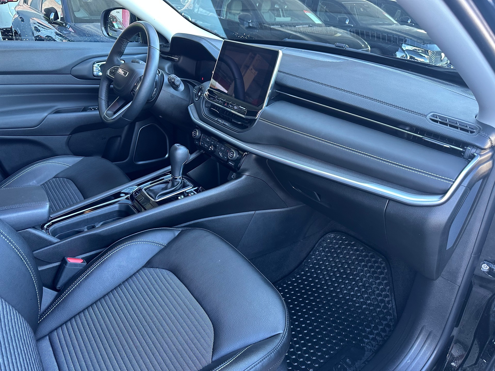 JEEP Compass 4x2 1.5 T MHEV Swiss Altitude-image-3