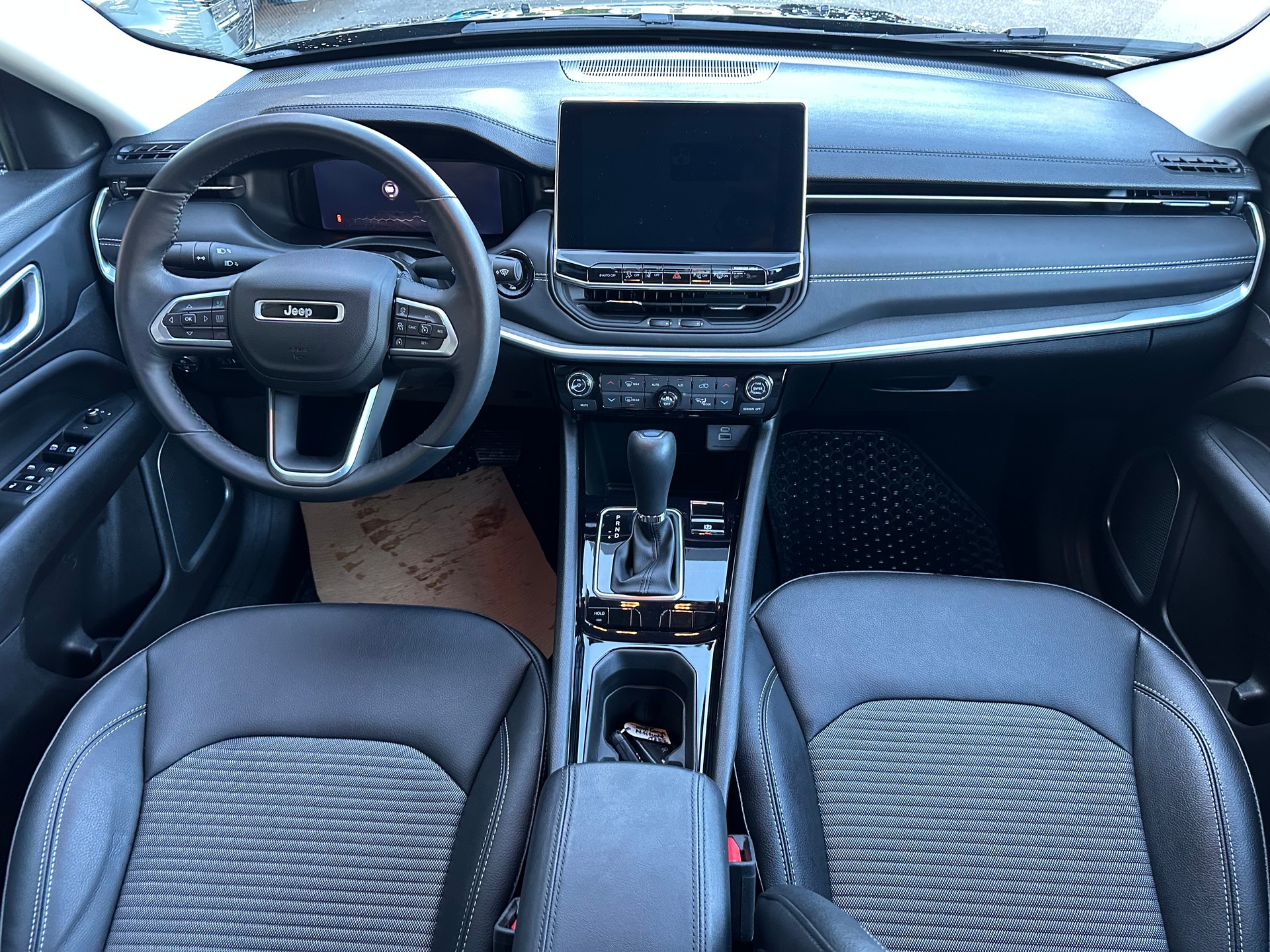 JEEP Compass 4x2 1.5 T MHEV Swiss Altitude-image-4