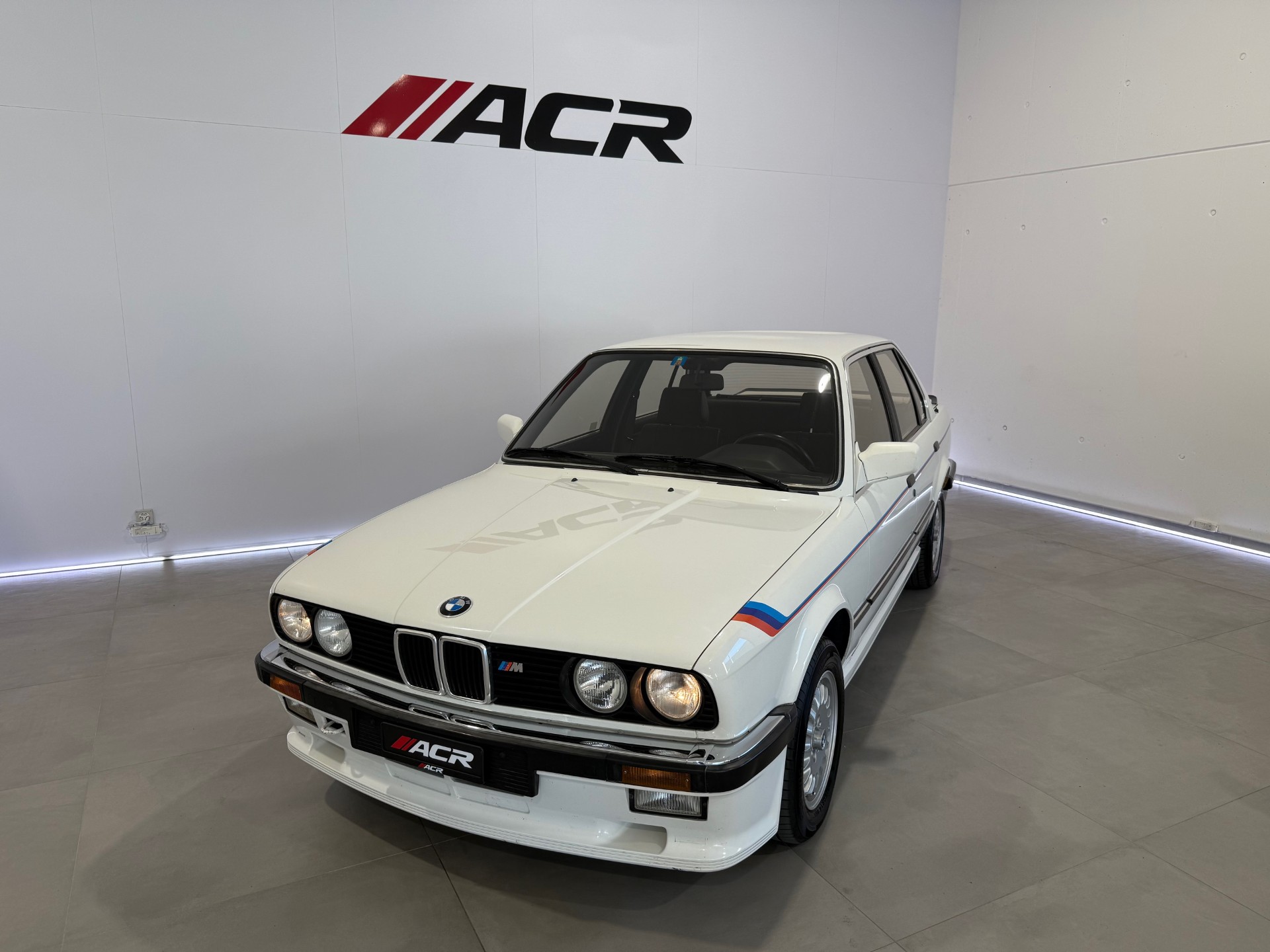 BMW 323i MTechnic Limousine-image-1