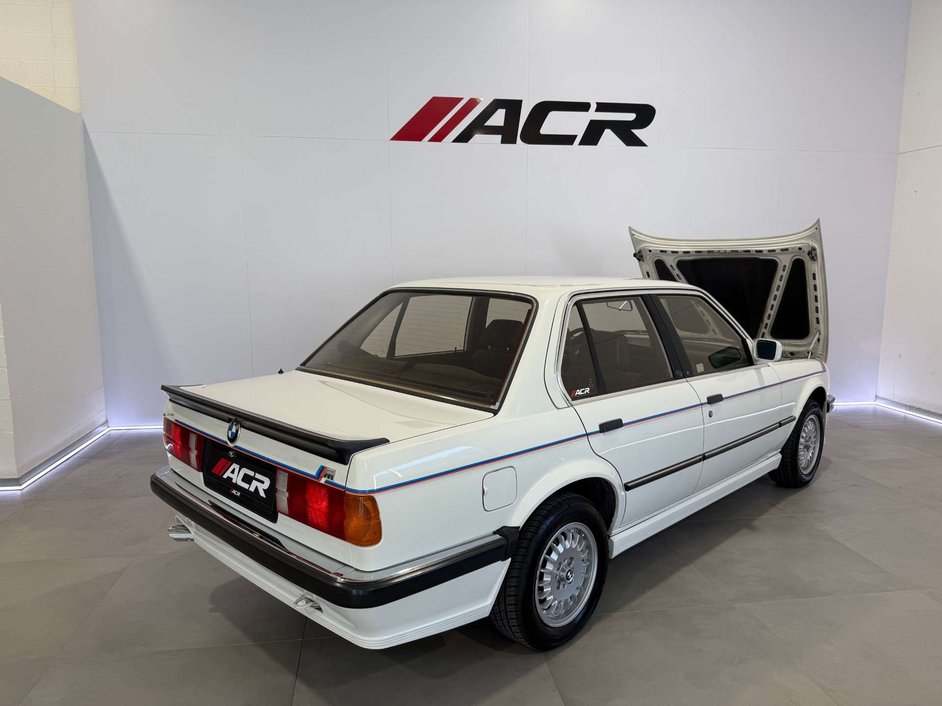 BMW 323i MTechnic Limousine-image-5