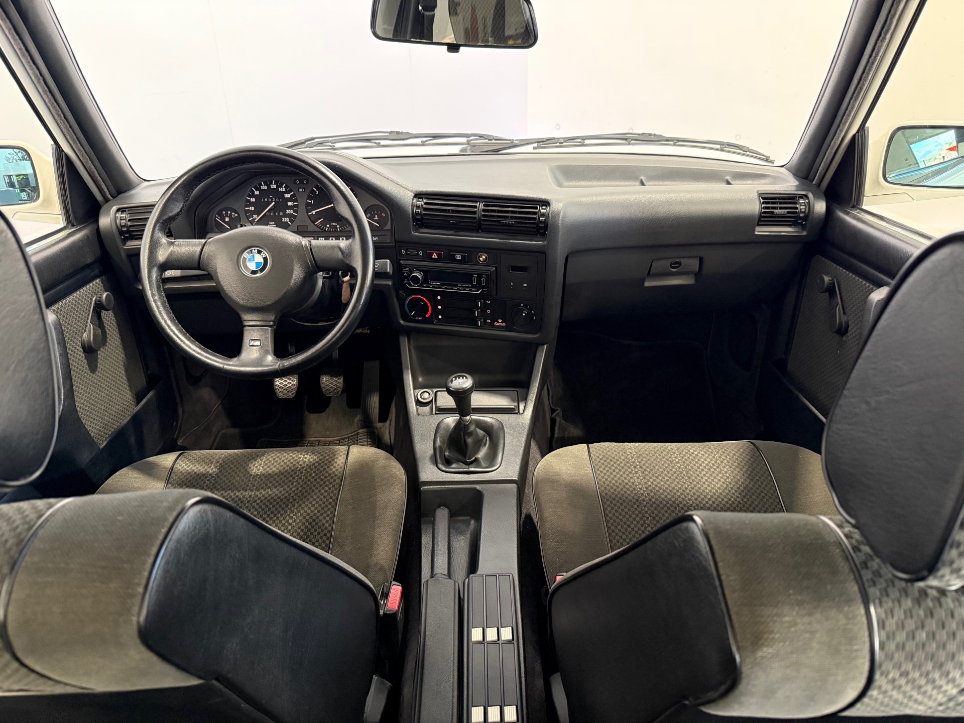 BMW 323i MTechnic Limousine-image-7