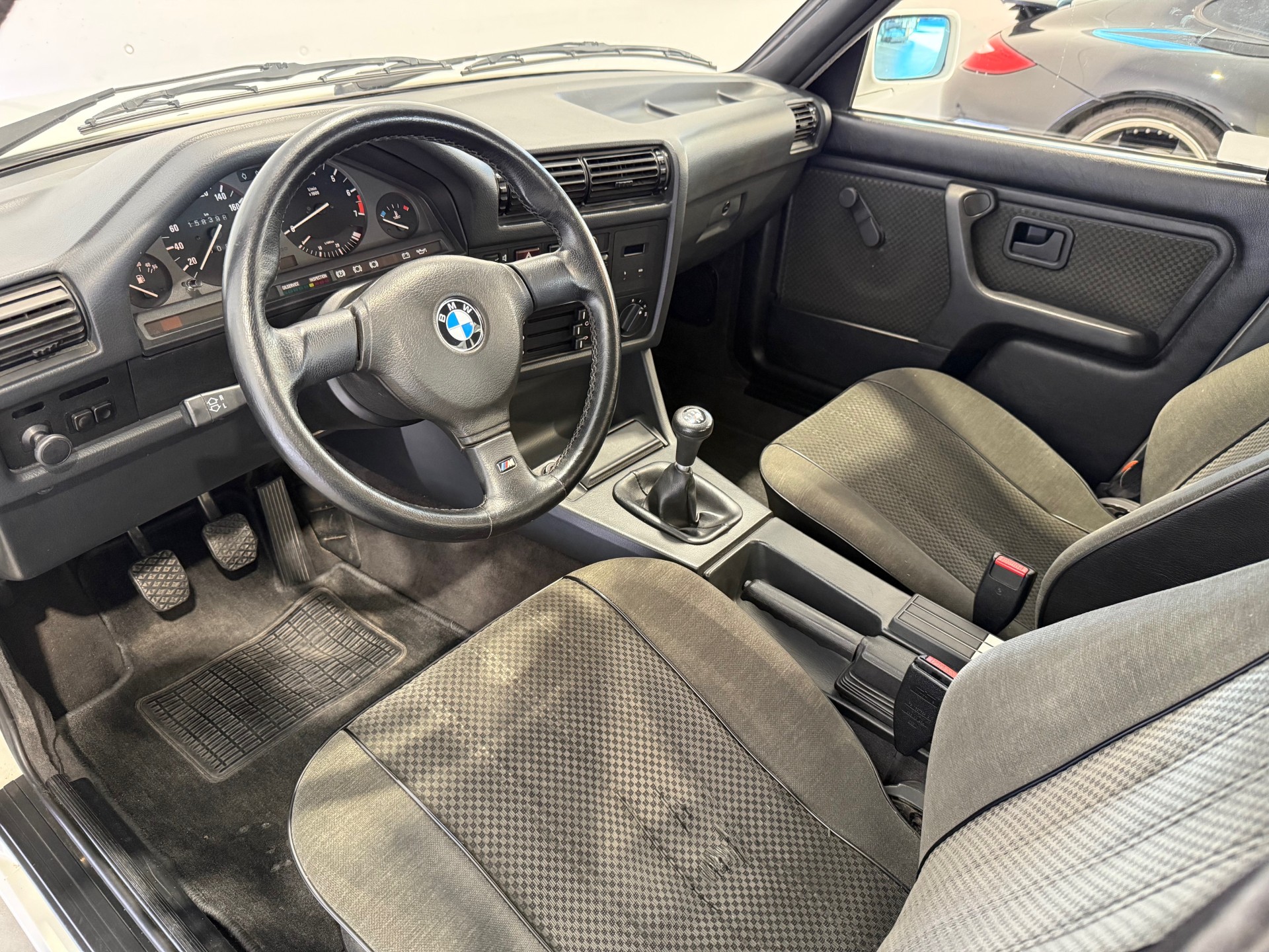 BMW 323i MTechnic Limousine-image-6