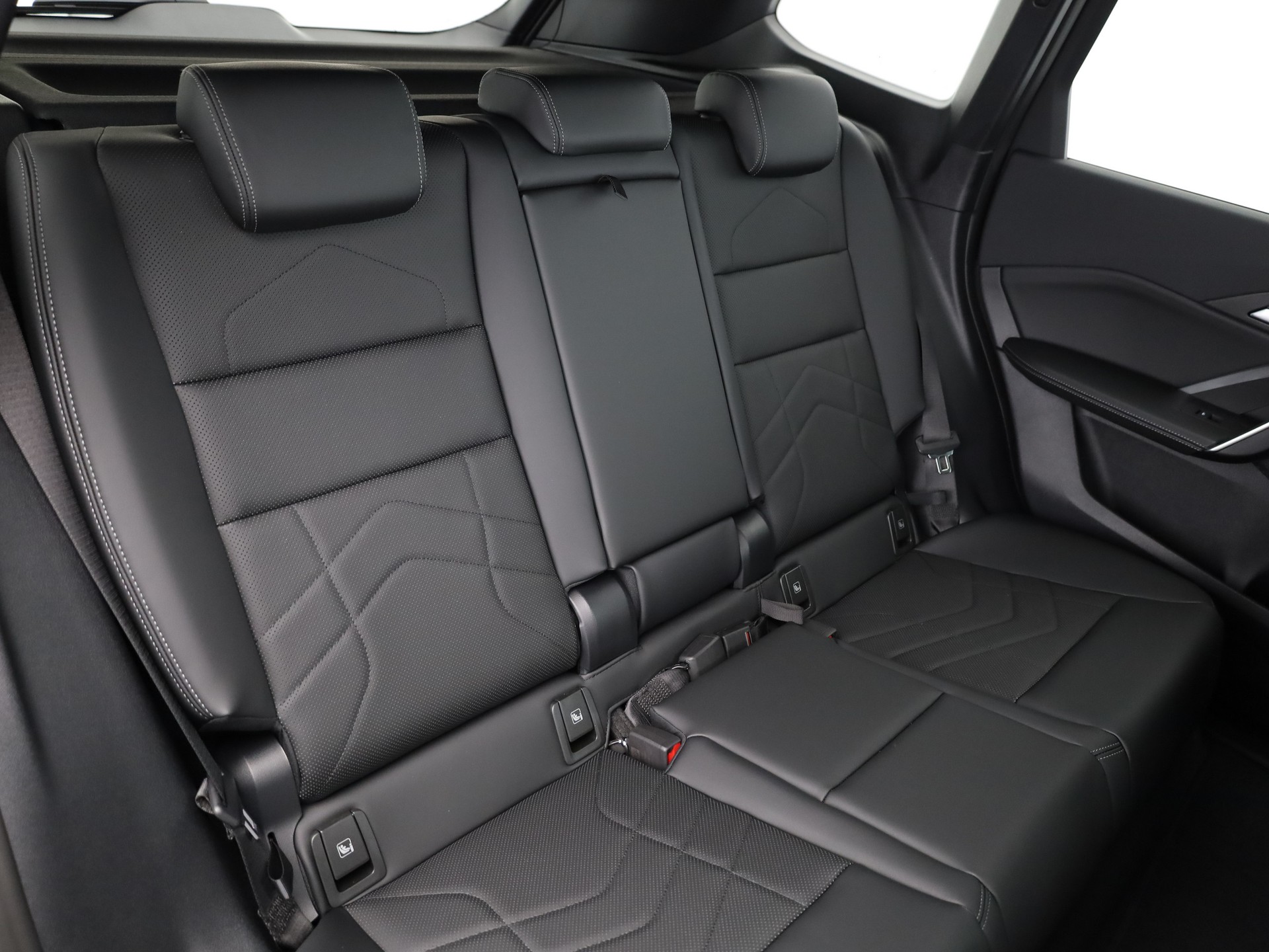 BMW iX1 eDrive 20 M Sport-image-15