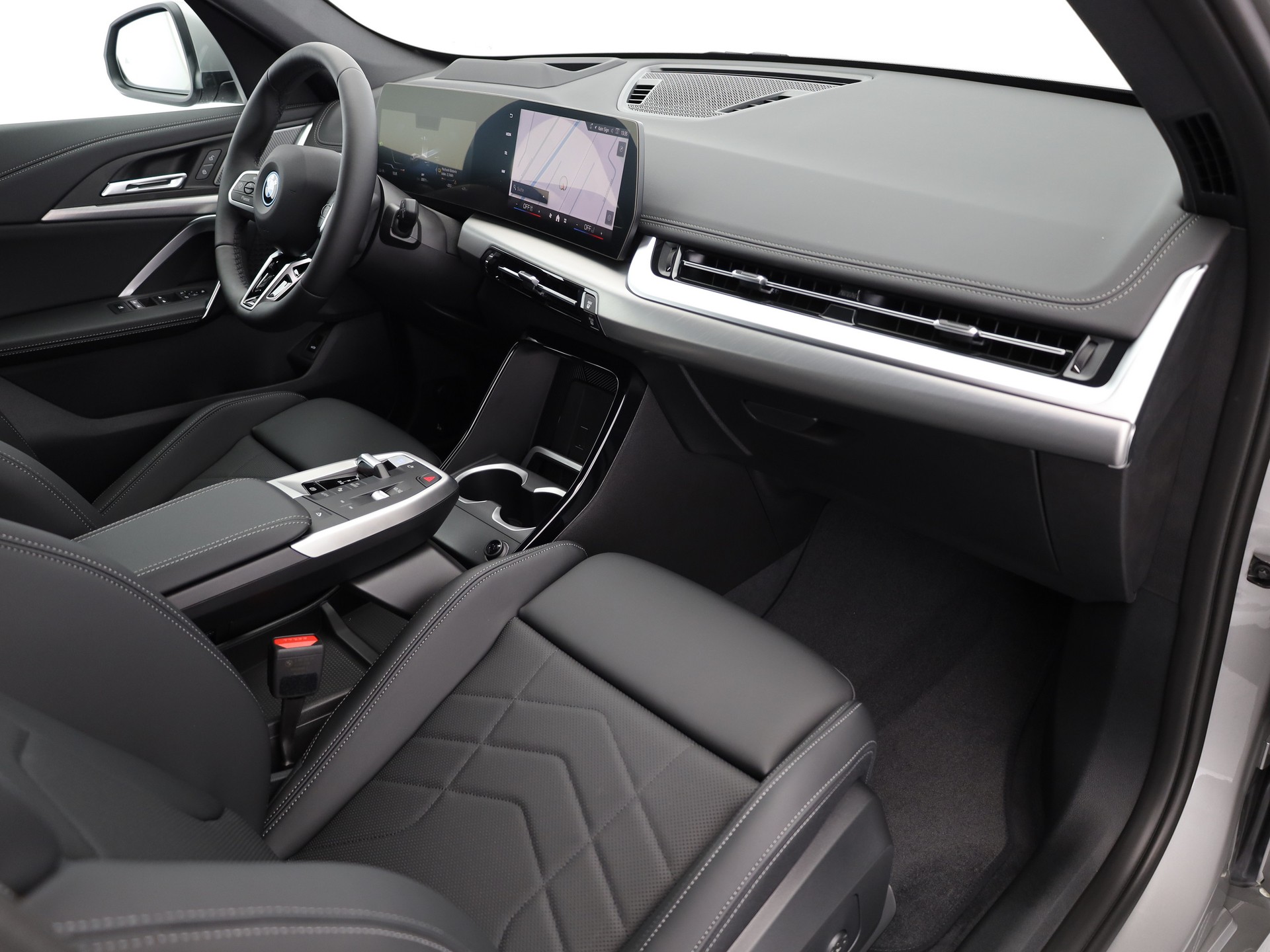 BMW iX1 eDrive 20 M Sport-image-13