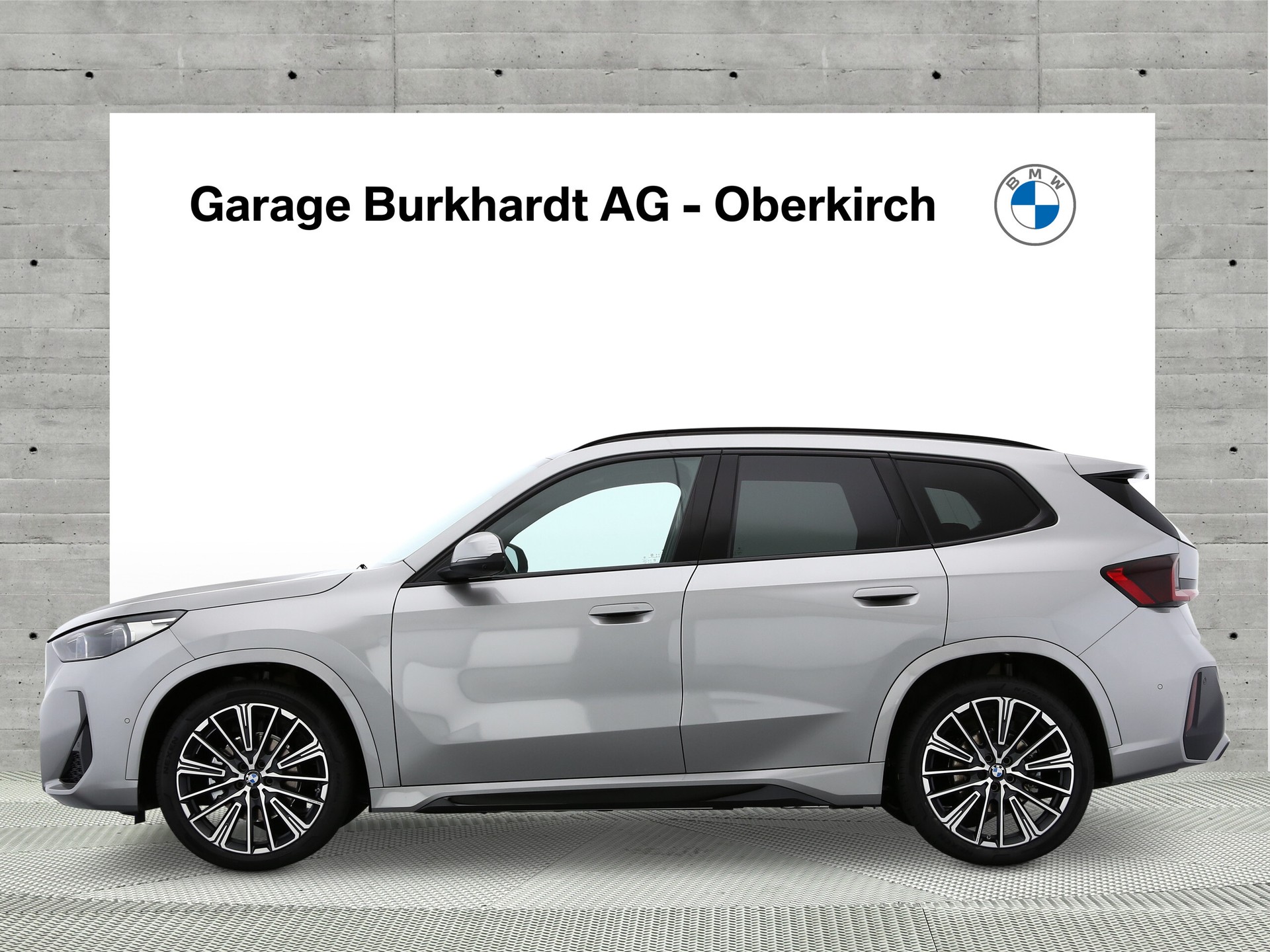 BMW iX1 eDrive 20 M Sport-image-2