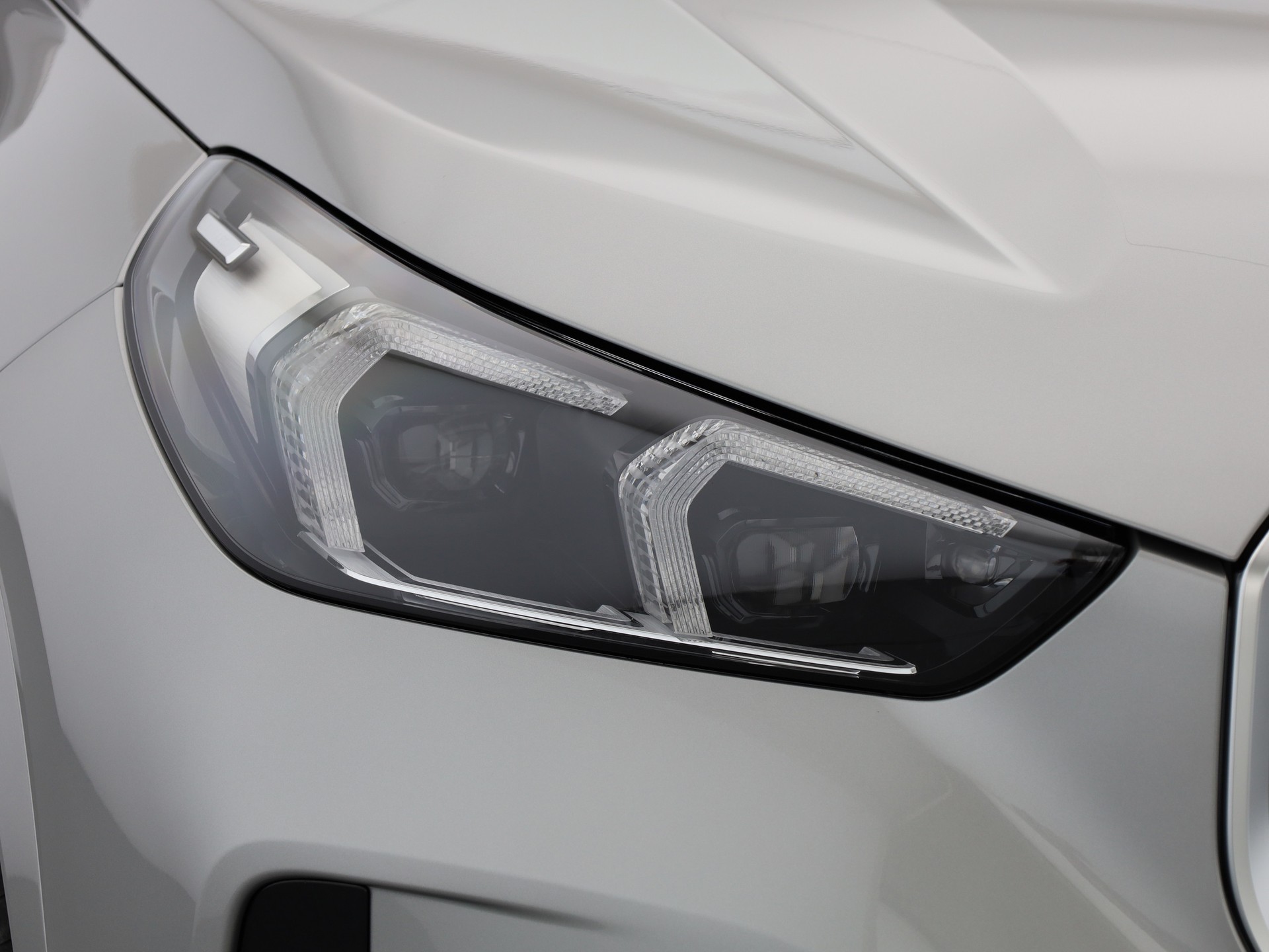 BMW iX1 eDrive 20 M Sport-image-5